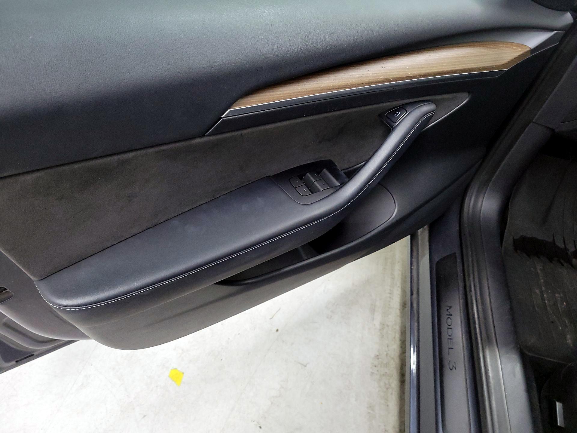 Thumbnail: 2022 Tesla Model 3 - 12