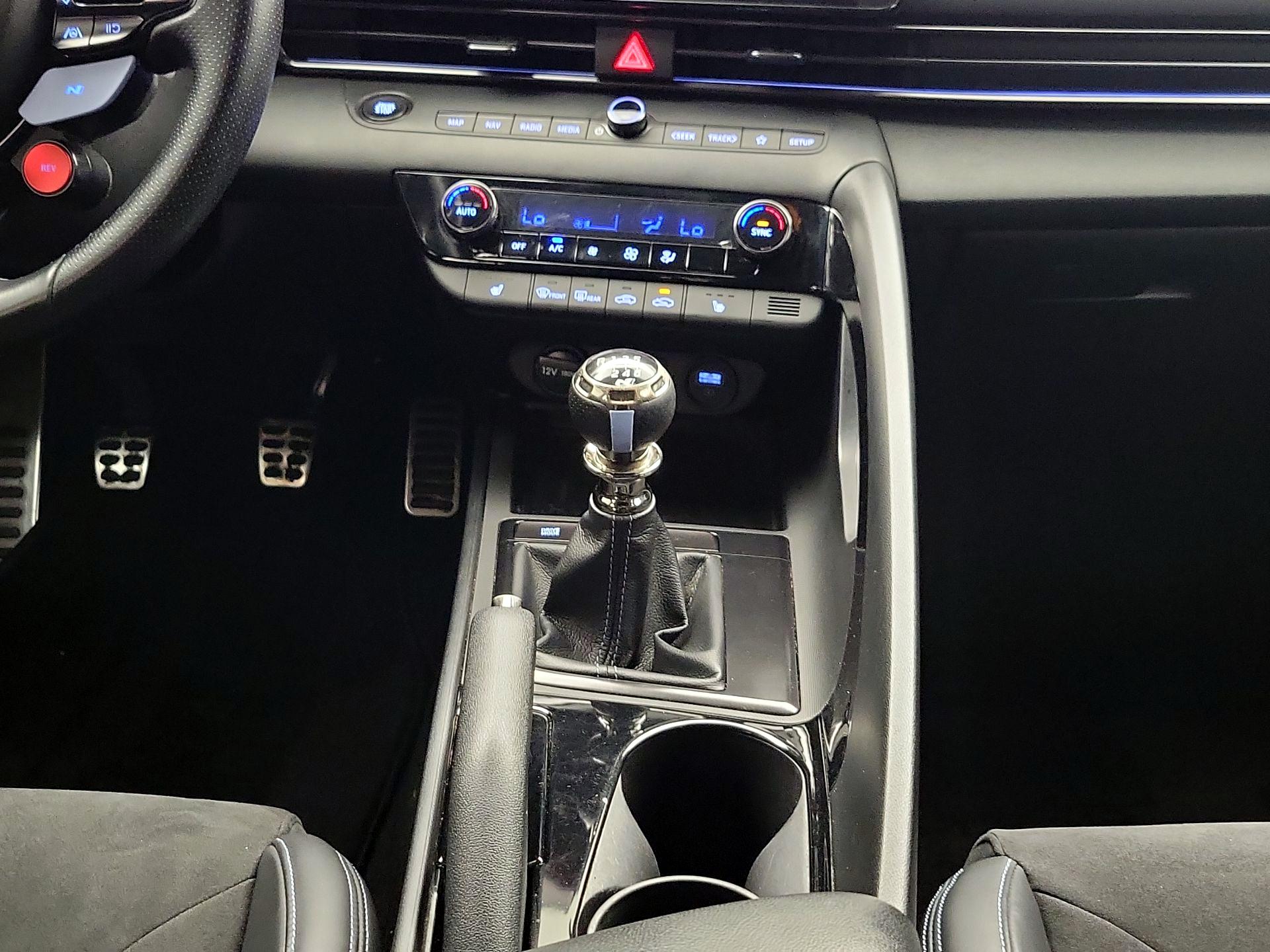 Thumbnail: 2022 Hyundai Elantra - 18