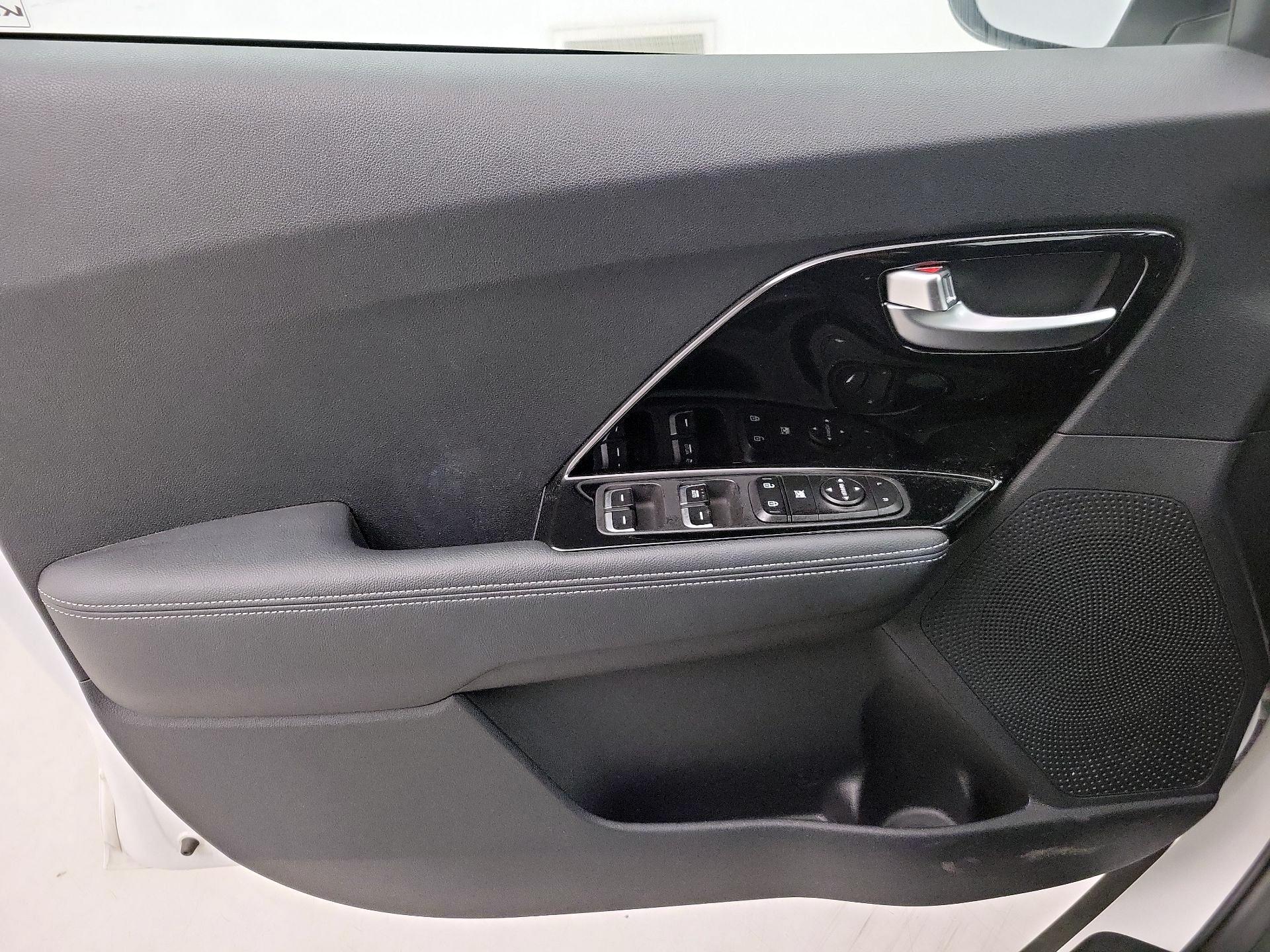 Thumbnail: 2022 Kia Niro - 12