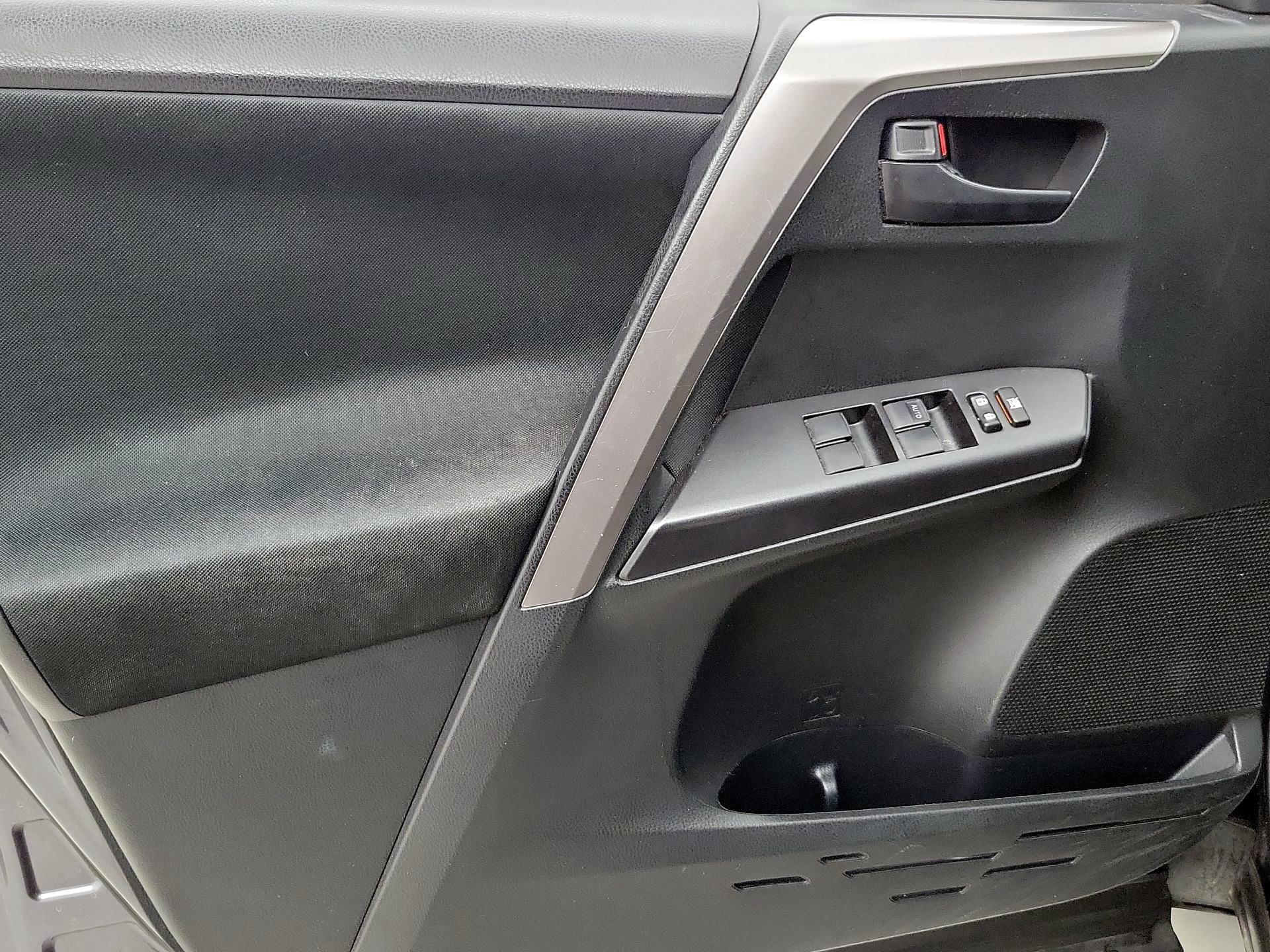 Thumbnail: 2017 Toyota RAV4 - 12
