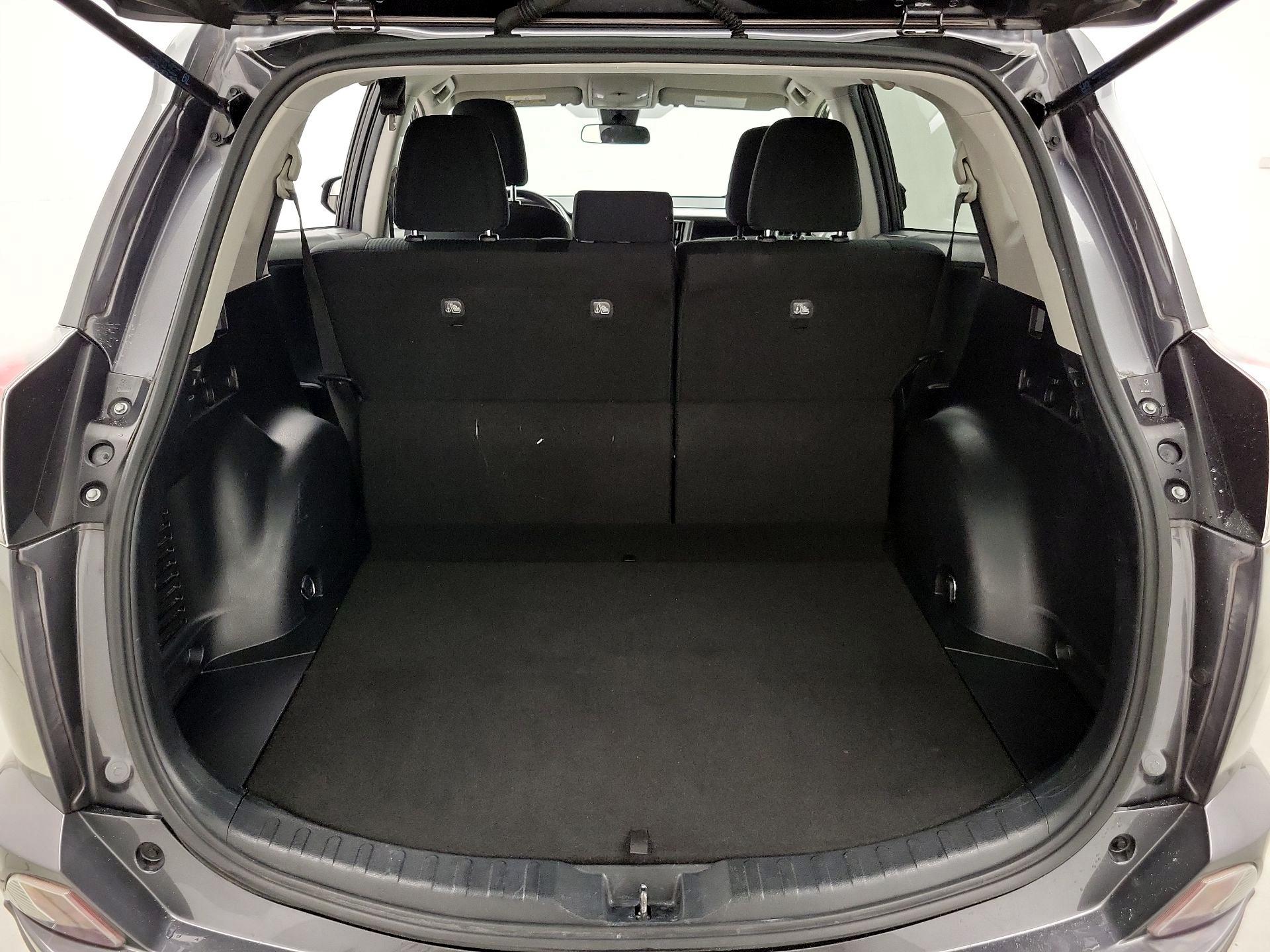 Thumbnail: 2017 Toyota RAV4 - 20