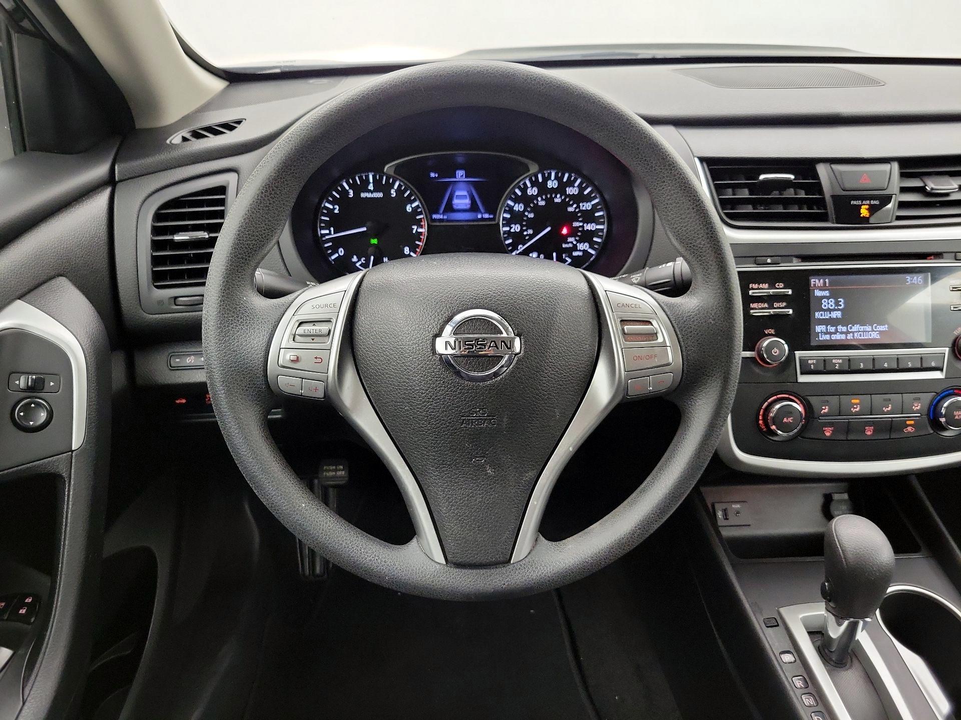 Thumbnail: 2016 Nissan Altima - 10