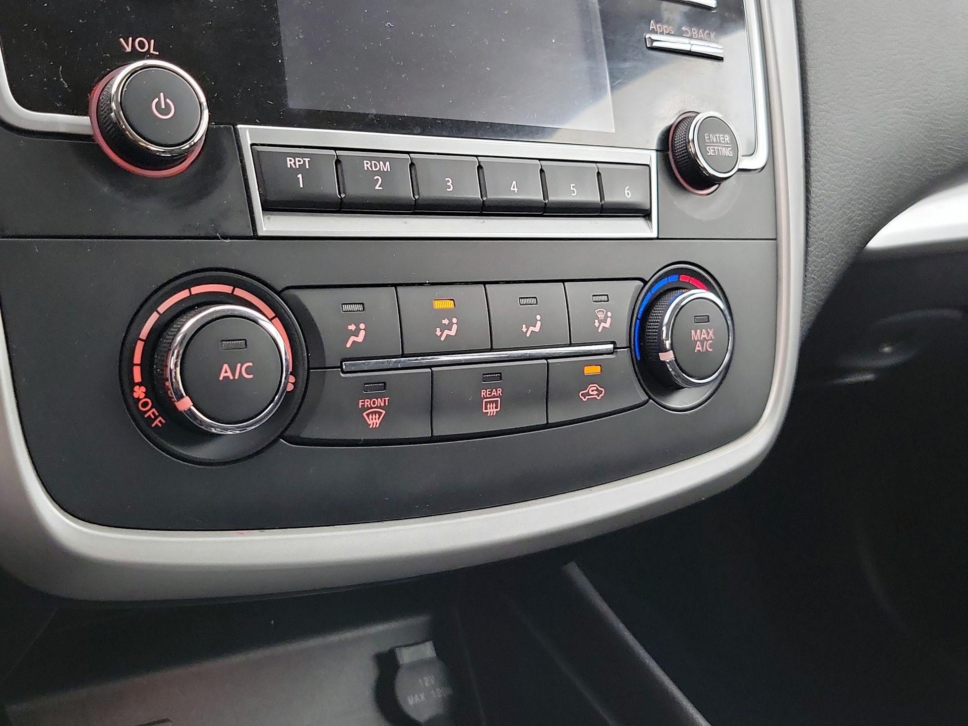 Thumbnail: 2016 Nissan Altima - 16