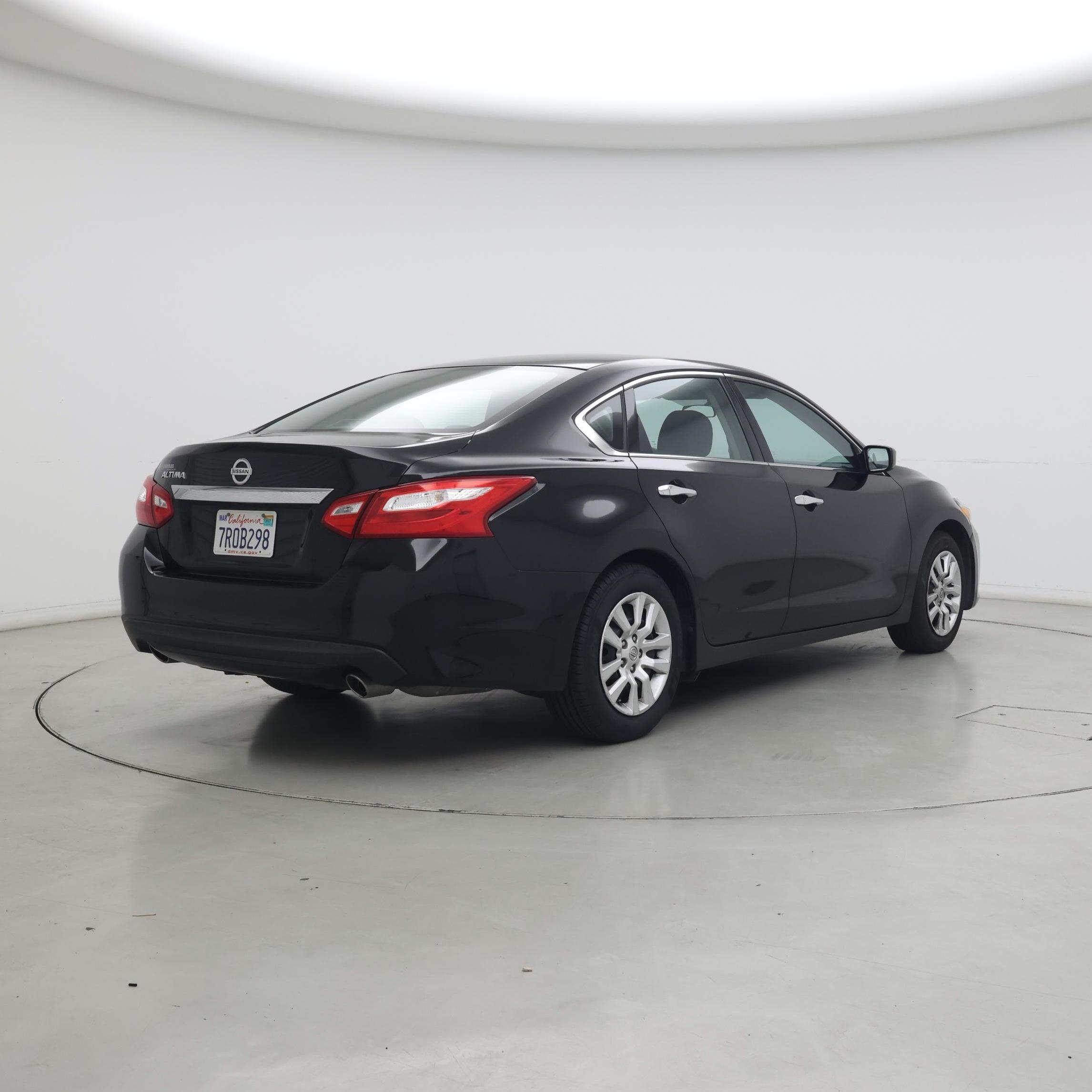 Thumbnail: 2016 Nissan Altima - 8
