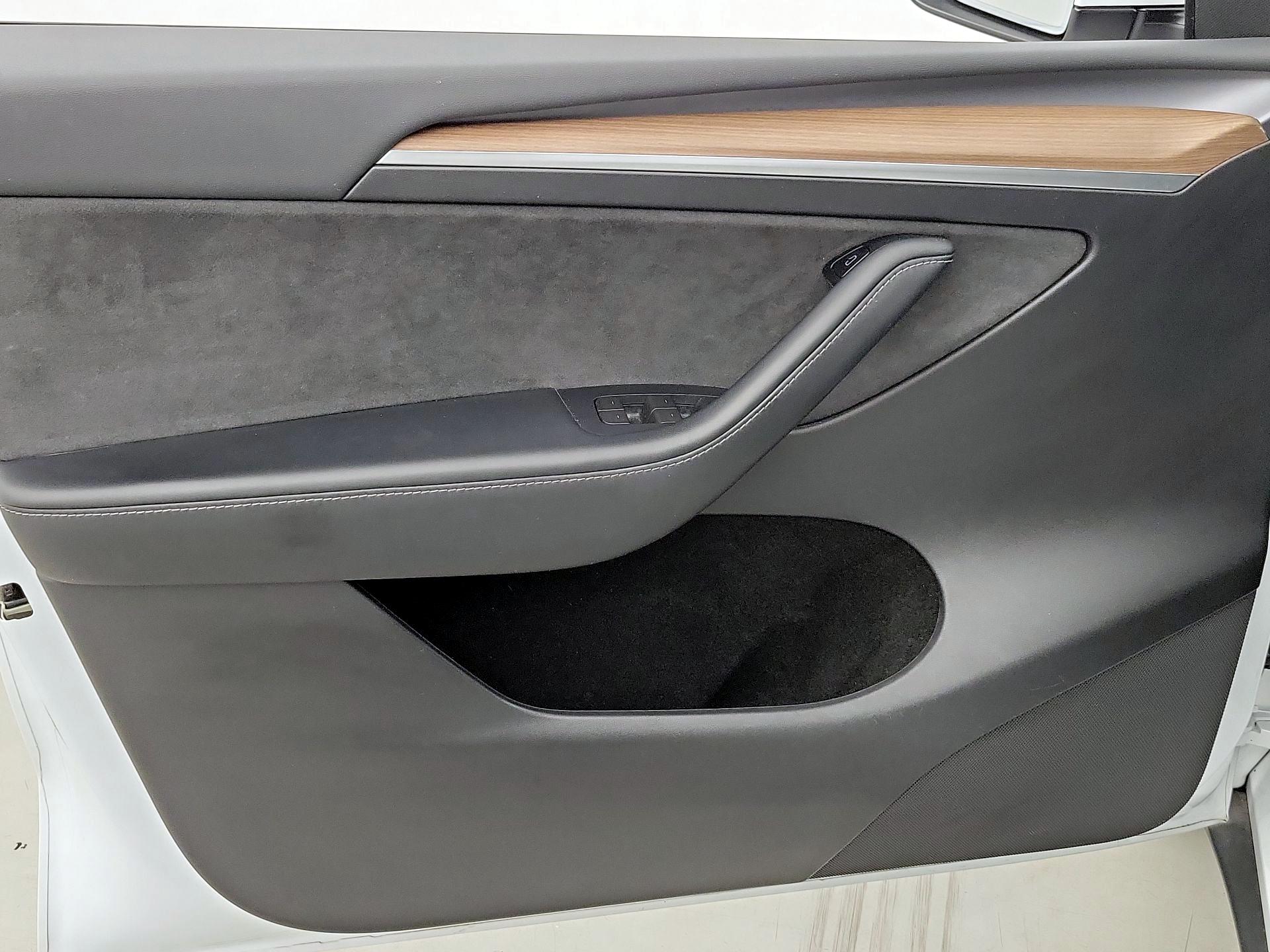 Thumbnail: 2023 Tesla Model Y - 12