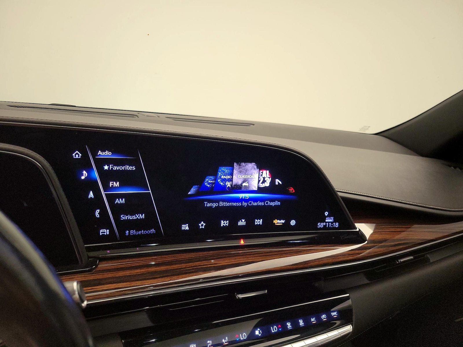 2022 Cadillac Escalade Premium Luxury - Photo 17