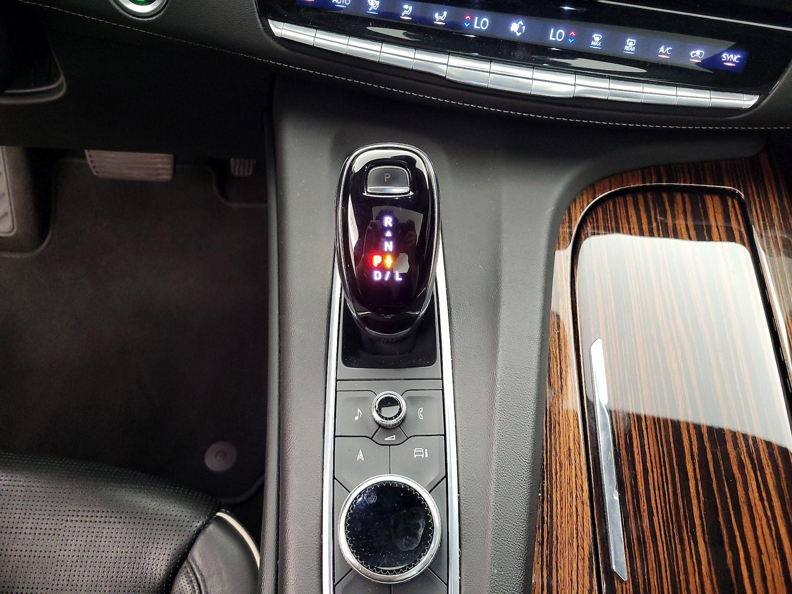 2022 Cadillac Escalade Premium Luxury - Photo 19