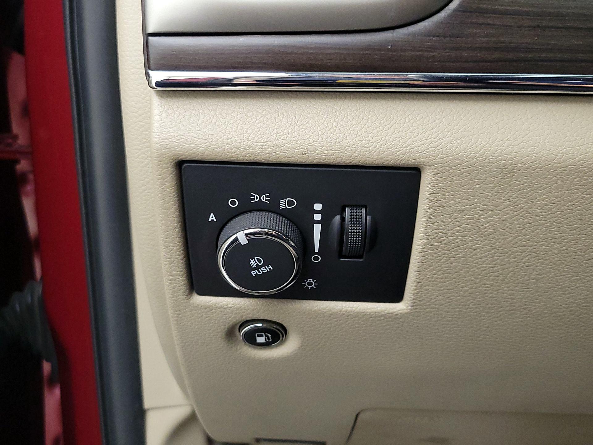 Thumbnail: 2015 Jeep Grand Cherokee - 13