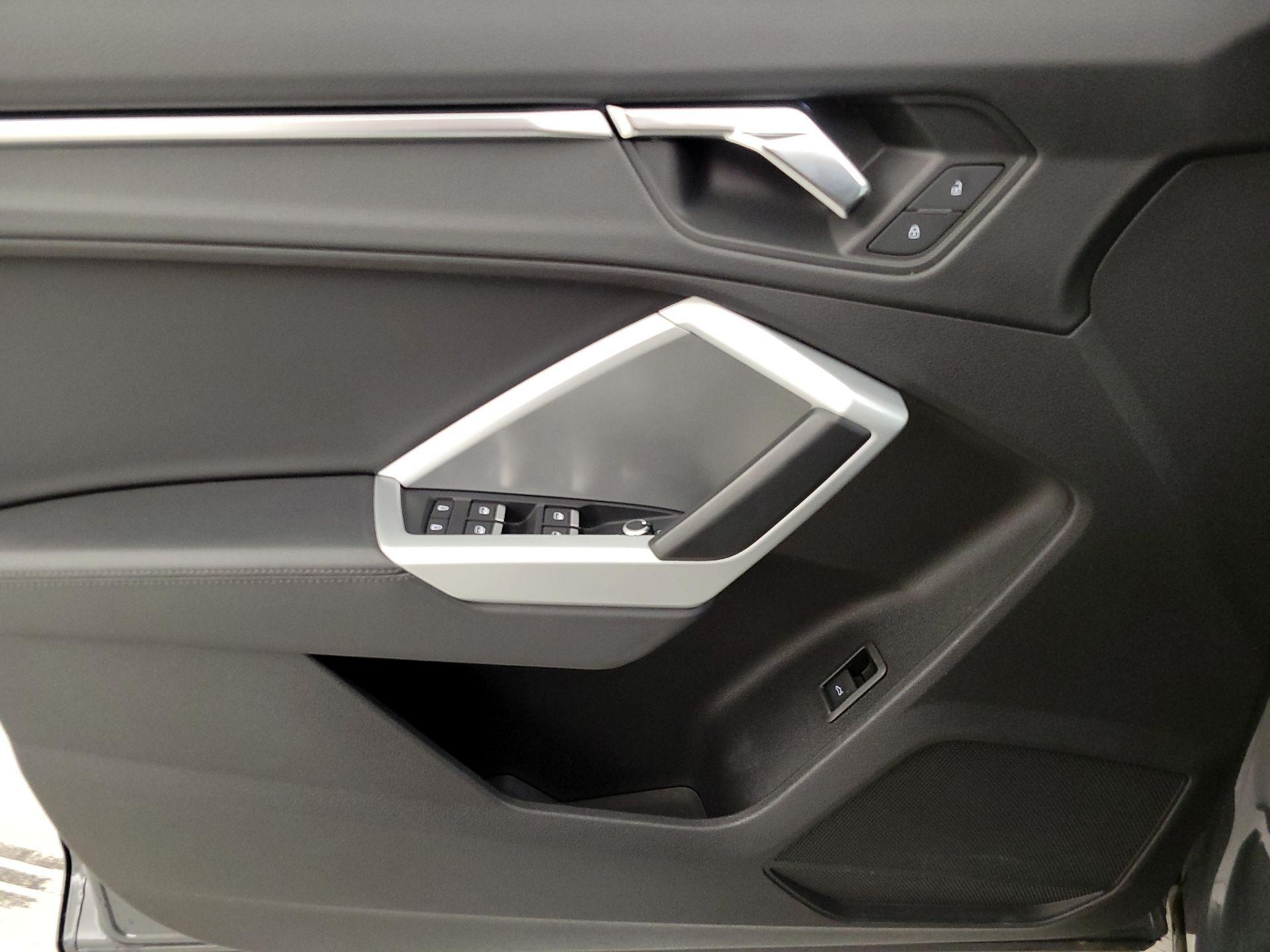 Thumbnail: 2021 Audi Q3 - 12