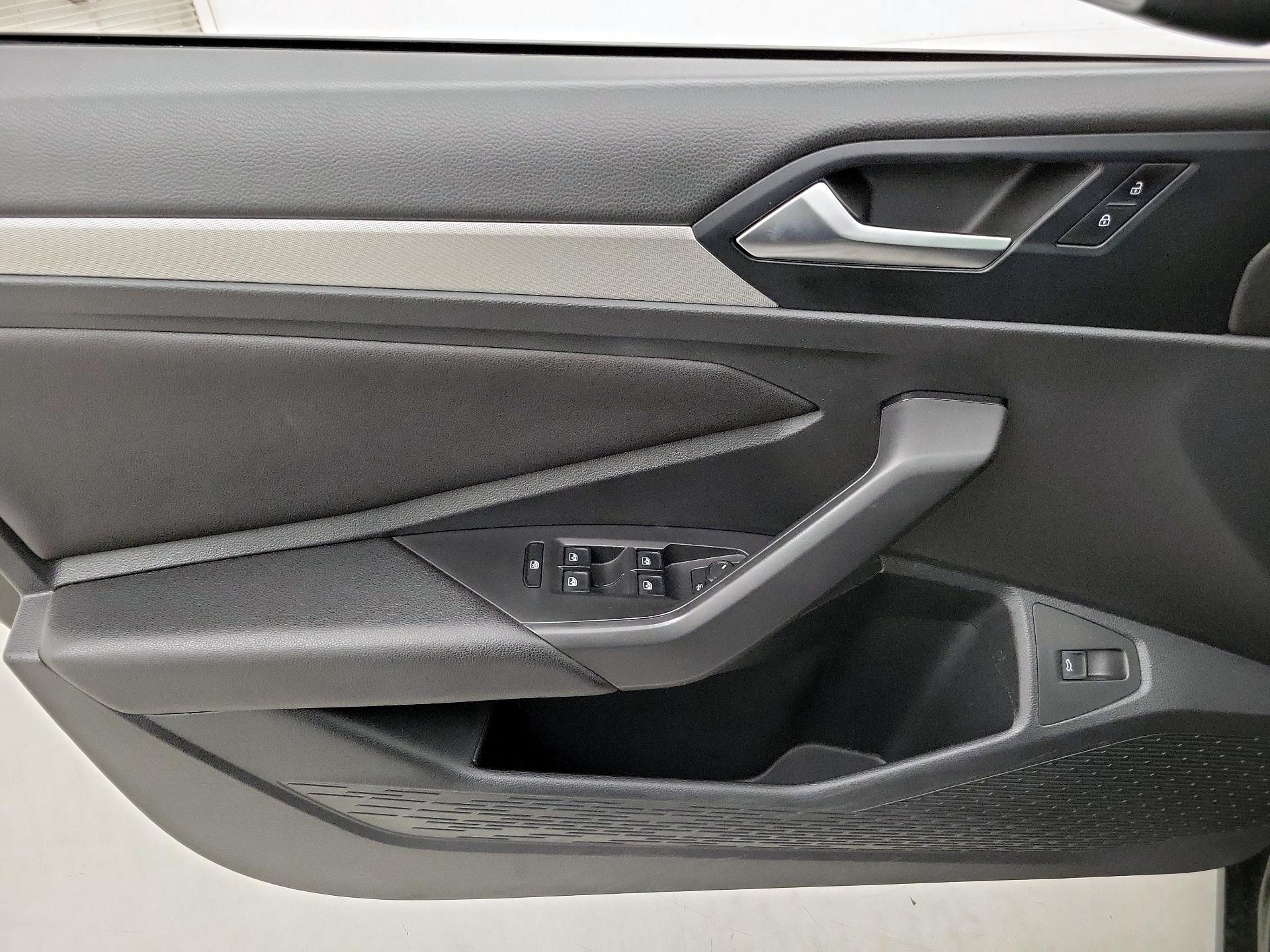 Thumbnail: 2019 Volkswagen Jetta - 12