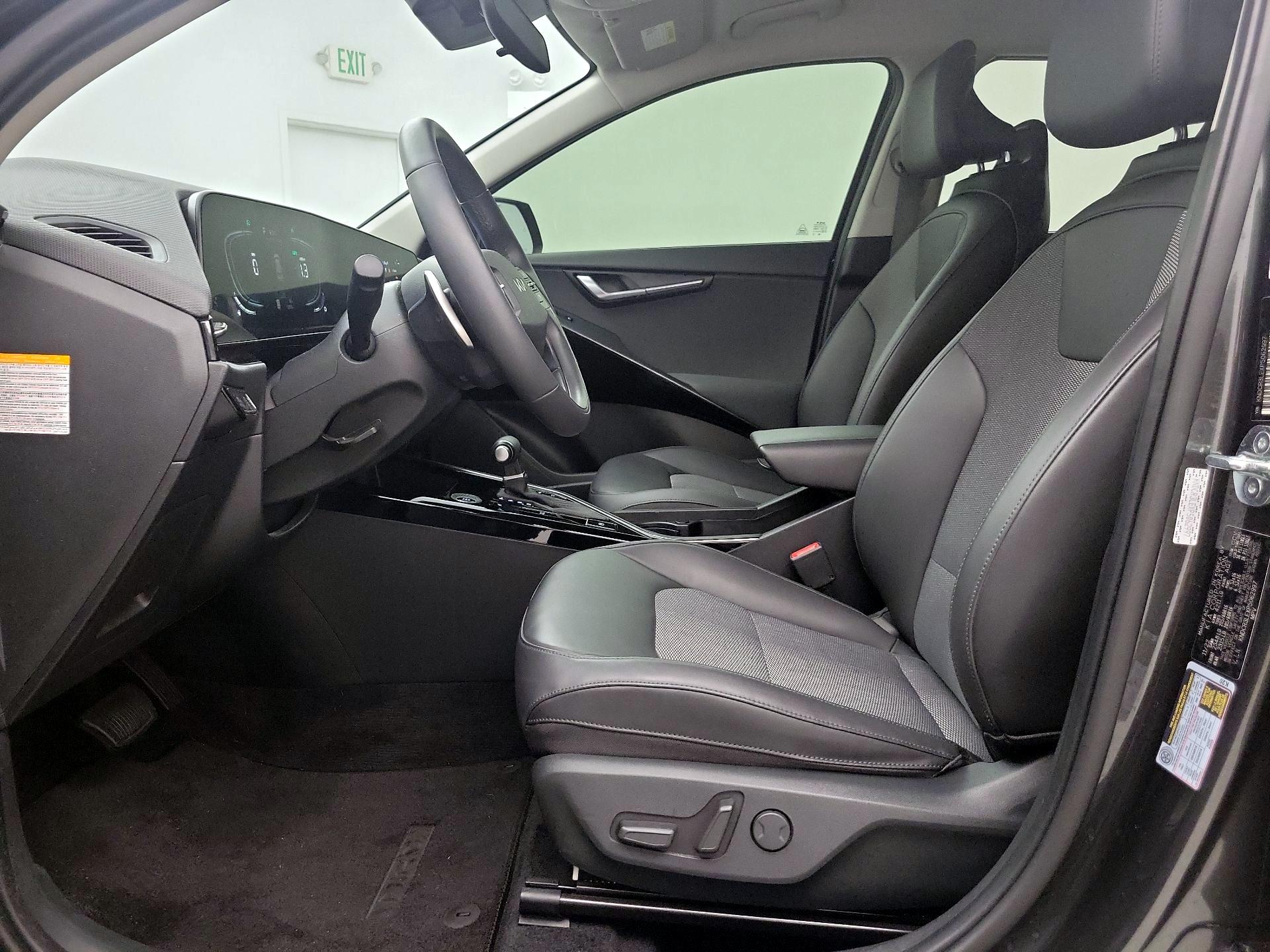 Thumbnail: 2023 Kia Niro - 11