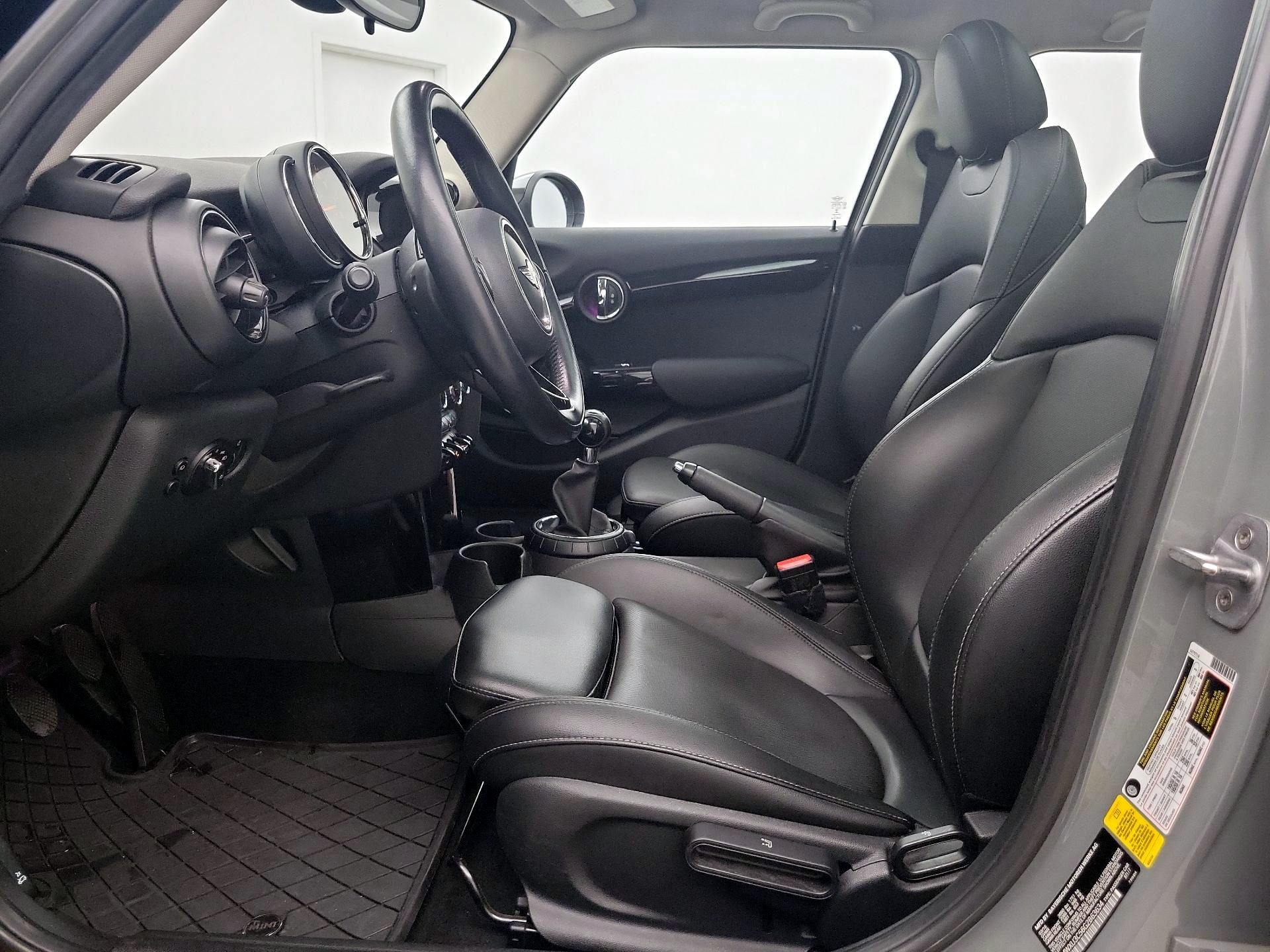 Thumbnail: 2016 MINI Cooper Hardtop - 11