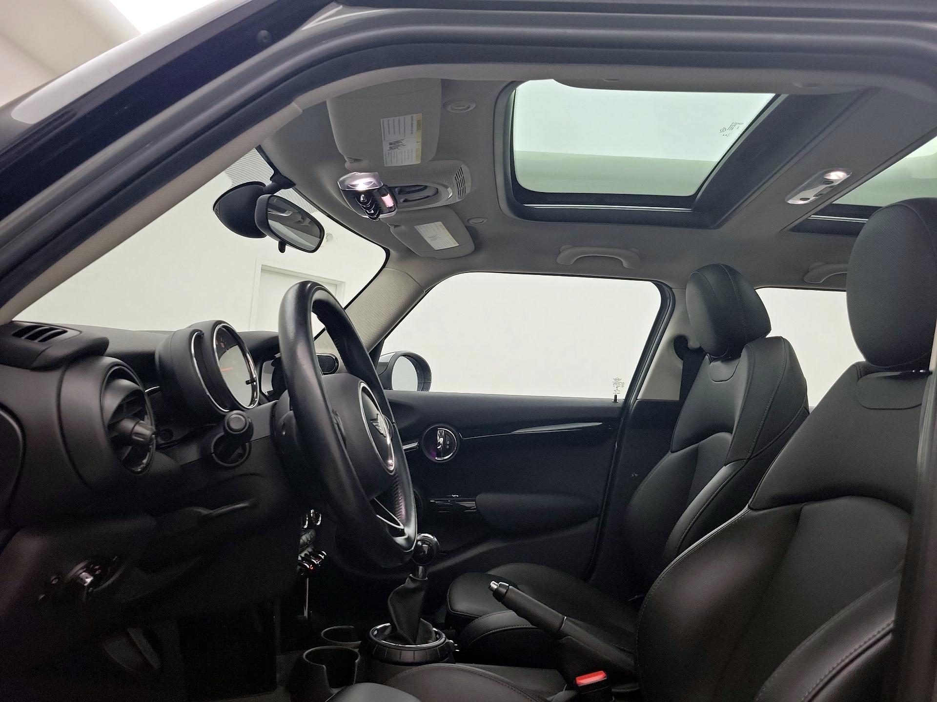 Thumbnail: 2016 MINI Cooper Hardtop - 18
