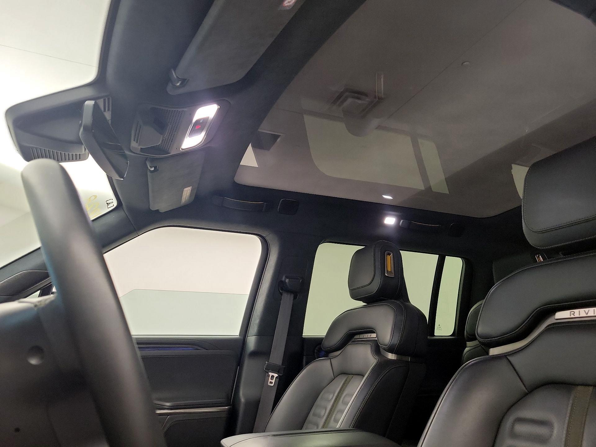 Thumbnail: 2023 Rivian R1S - 19