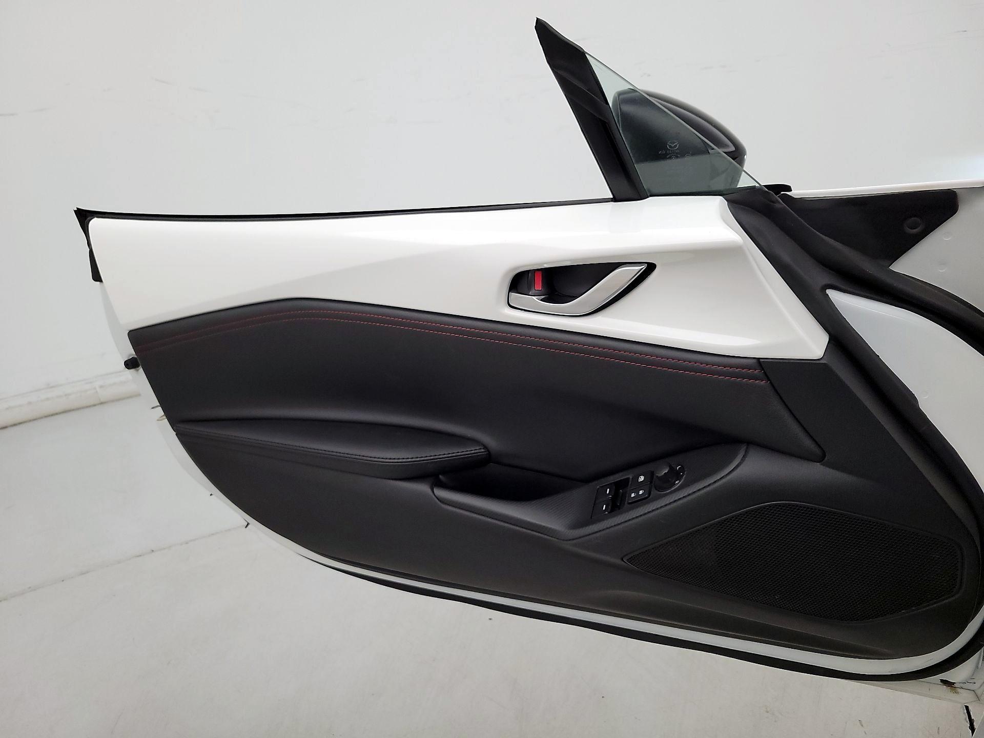 Thumbnail: 2017 Mazda MX-5 Miata - 12