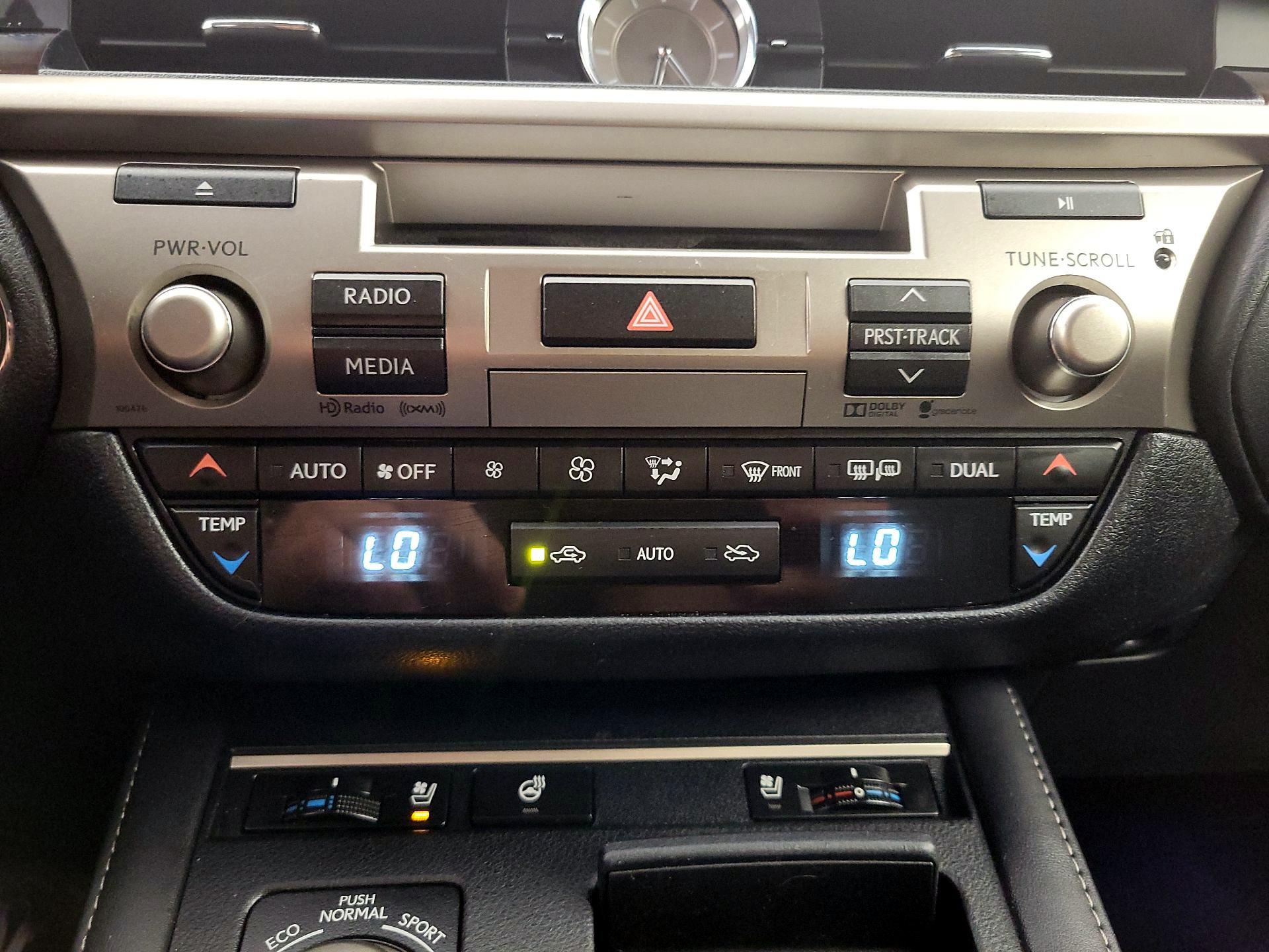 Thumbnail: 2016 Lexus ES - 17