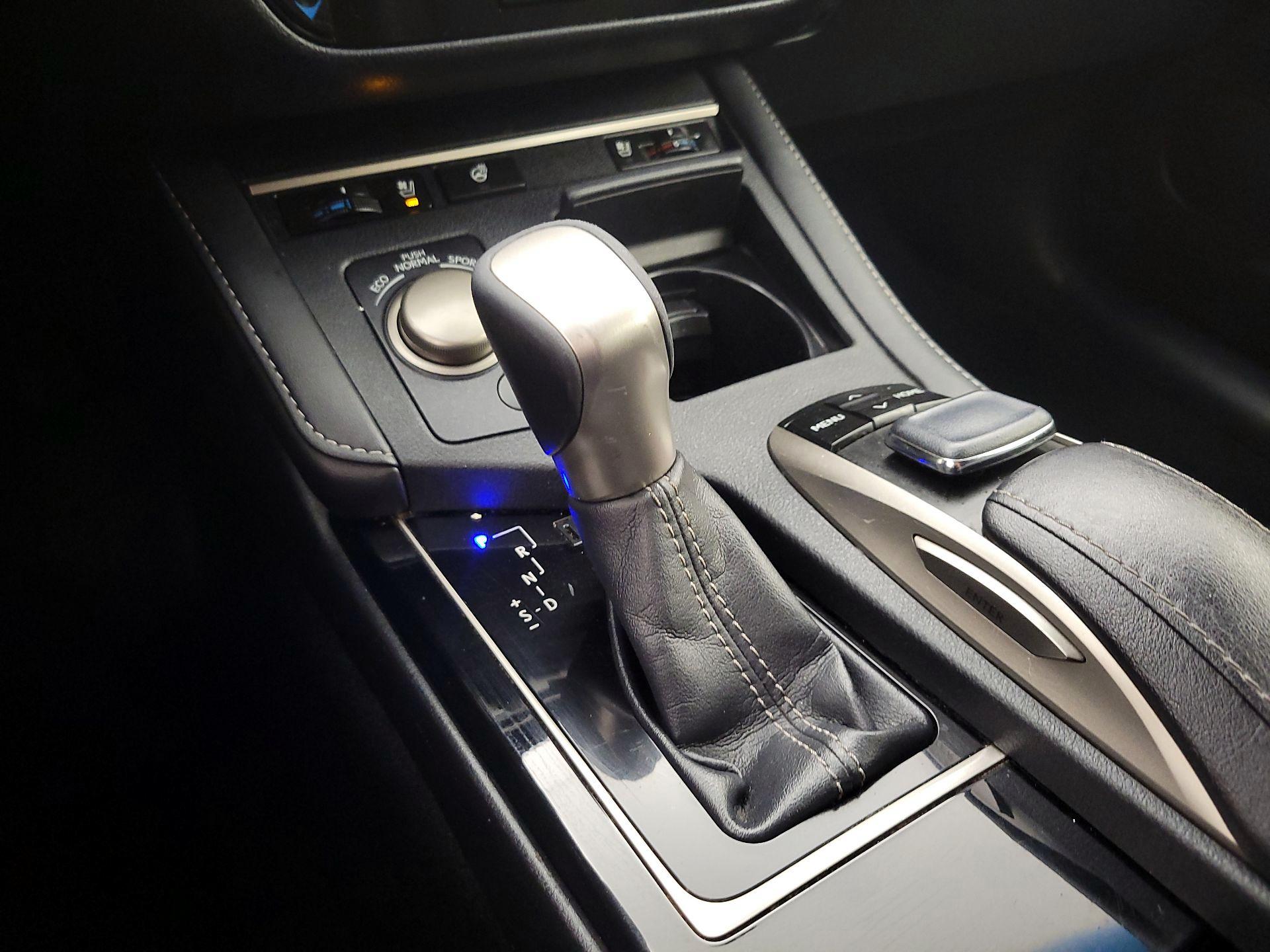 Thumbnail: 2016 Lexus ES - 18