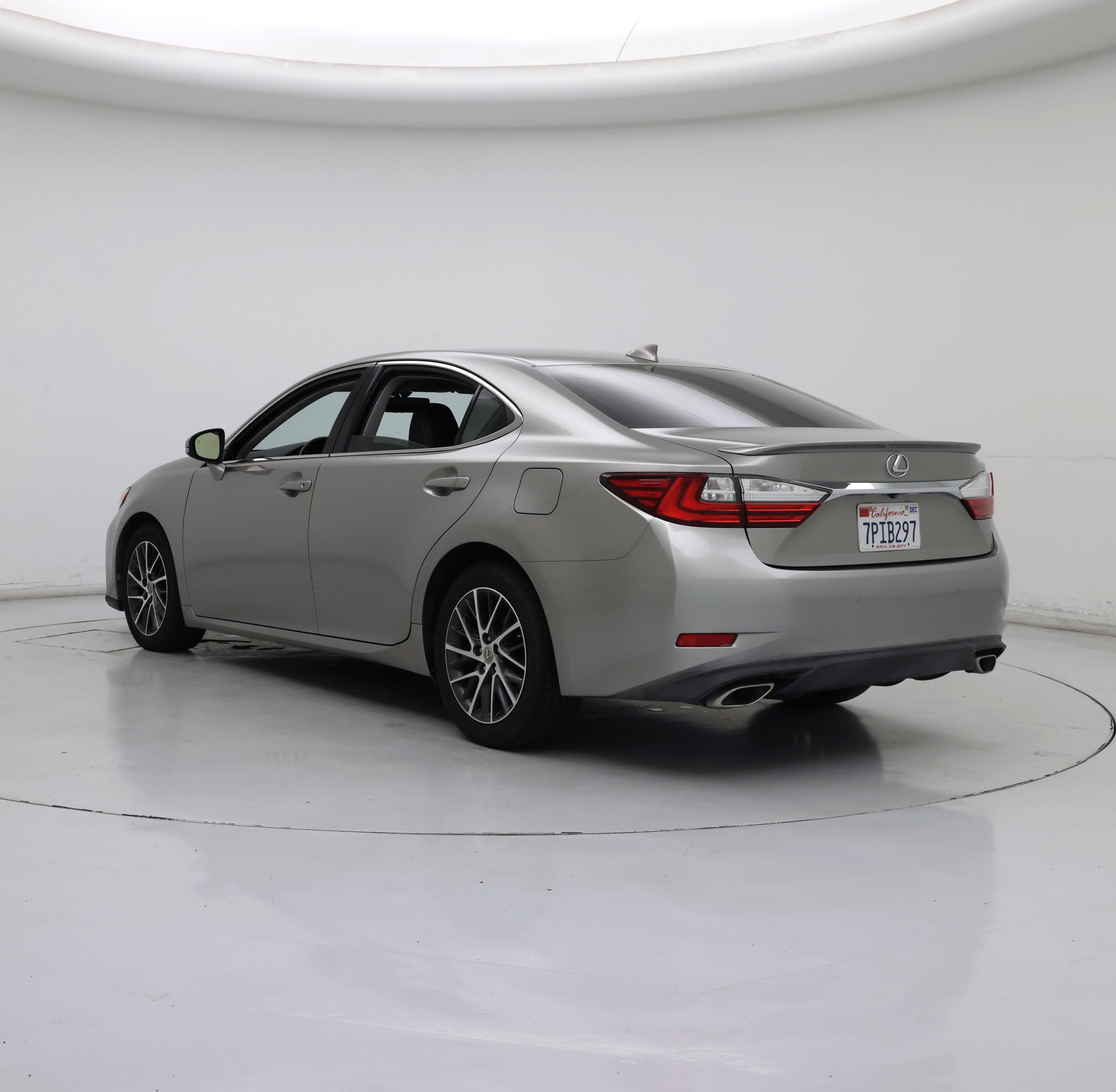 Thumbnail: 2016 Lexus ES - 2