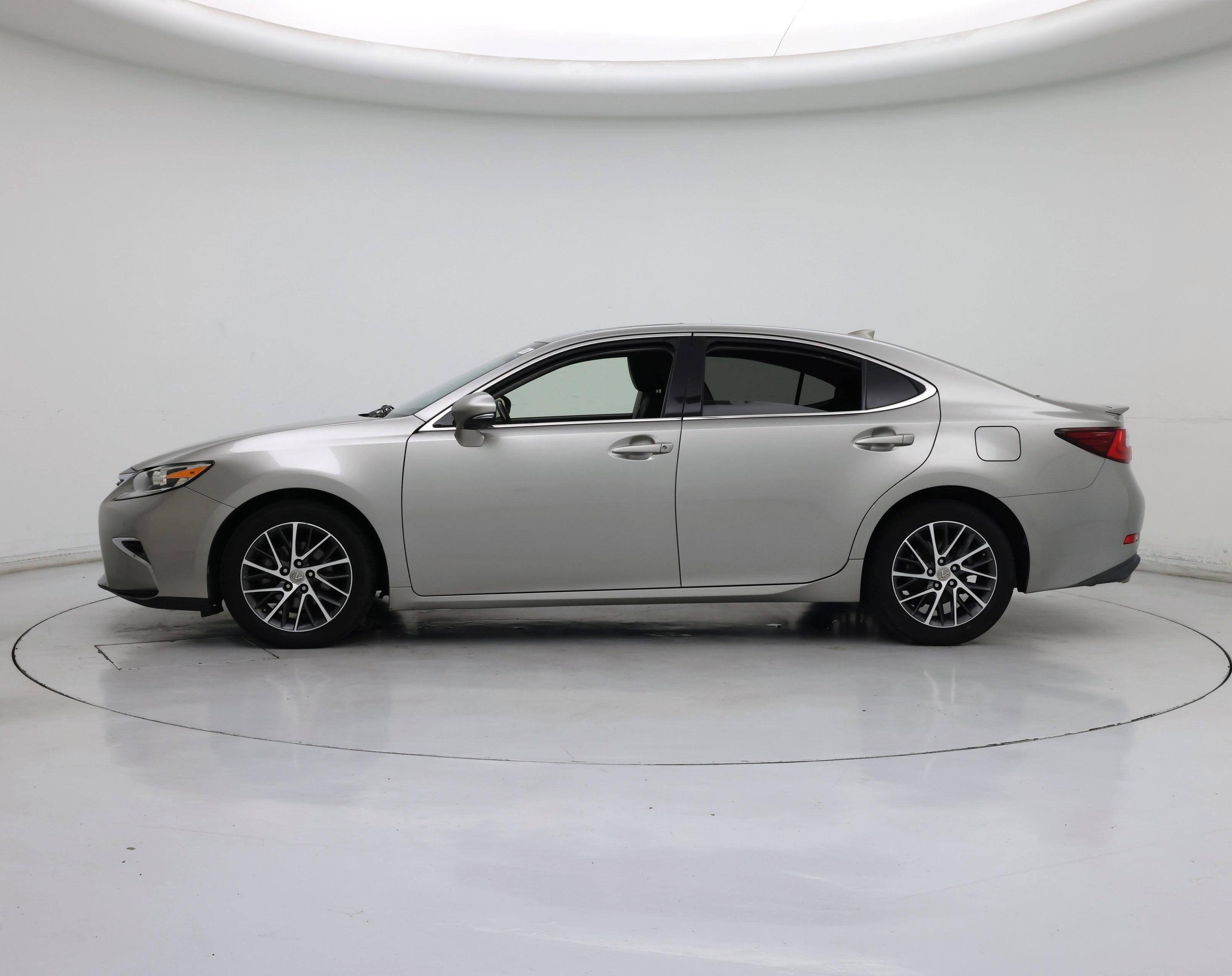 Thumbnail: 2016 Lexus ES - 3