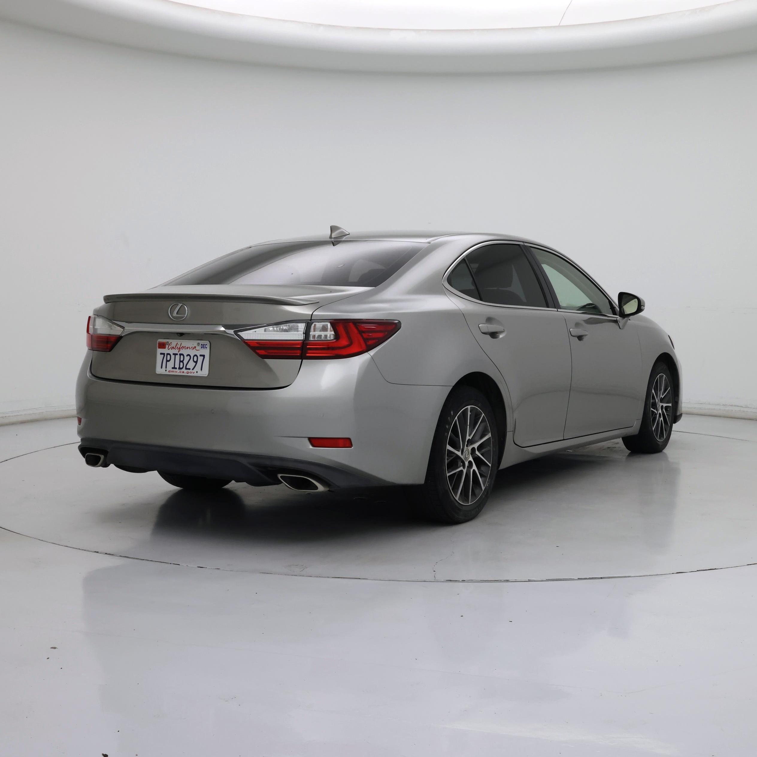 Thumbnail: 2016 Lexus ES - 8