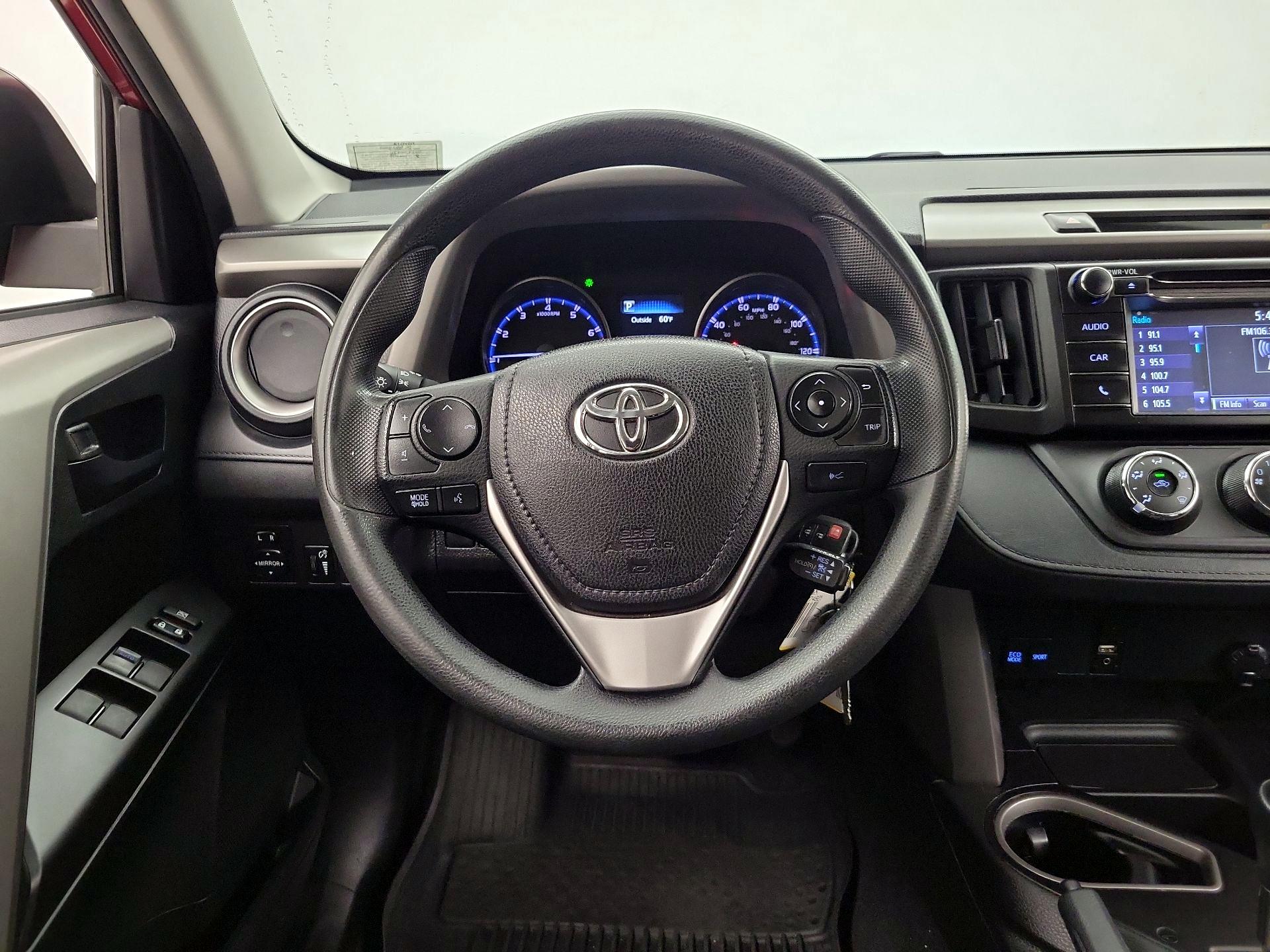 Thumbnail: 2018 Toyota RAV4 - 10