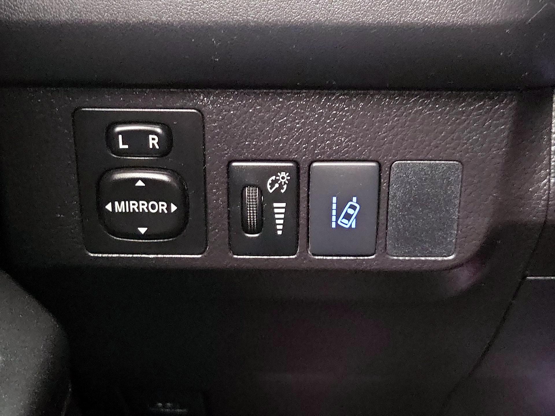 Thumbnail: 2018 Toyota RAV4 - 13