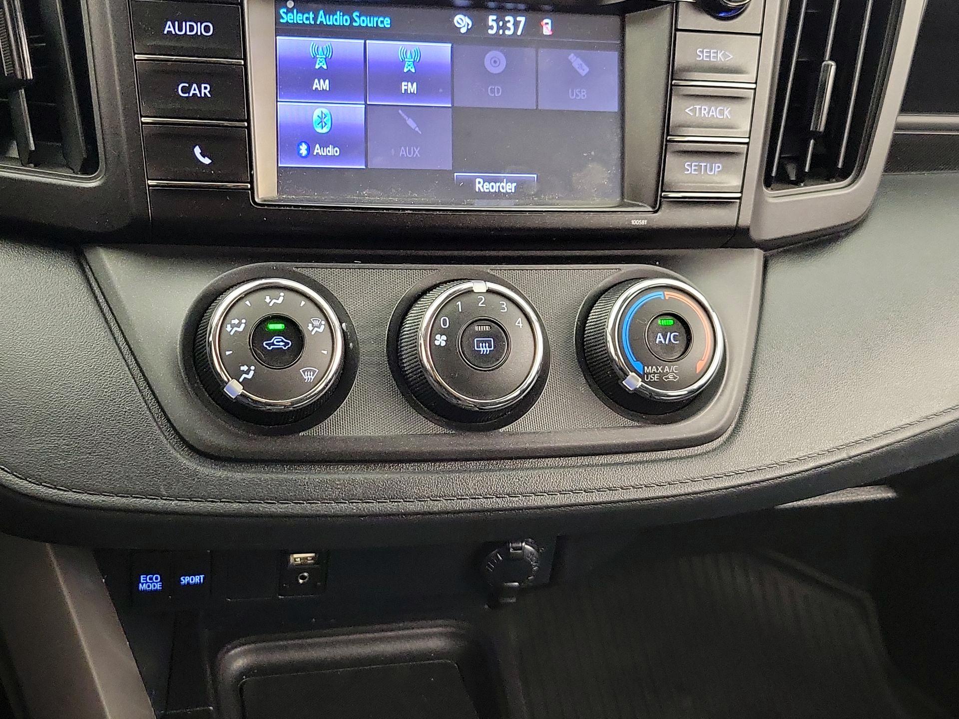 Thumbnail: 2018 Toyota RAV4 - 16