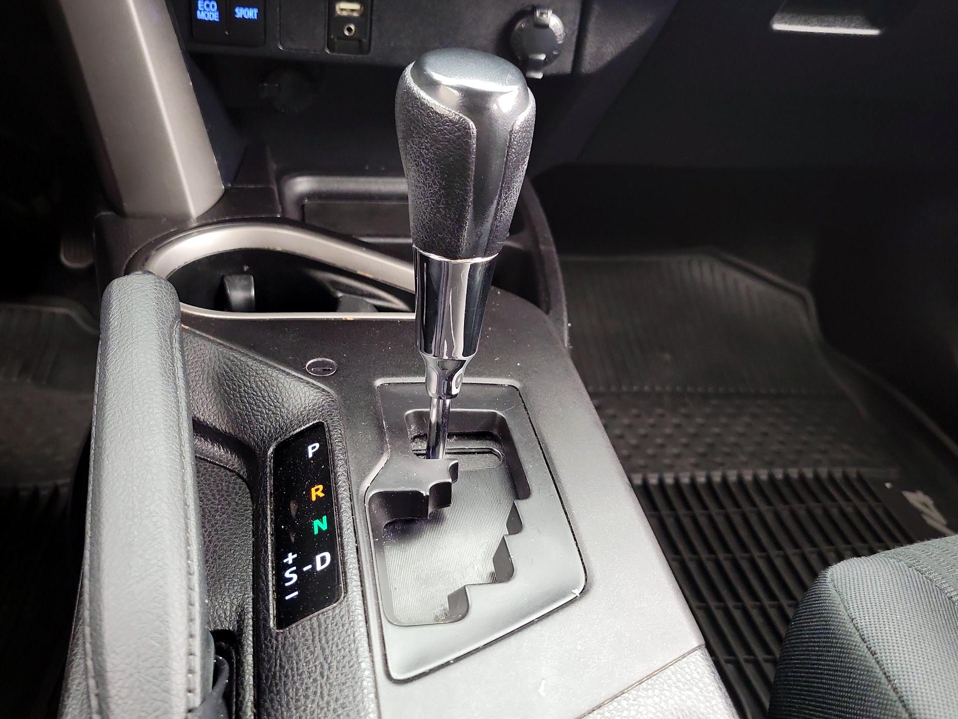 Thumbnail: 2018 Toyota RAV4 - 17
