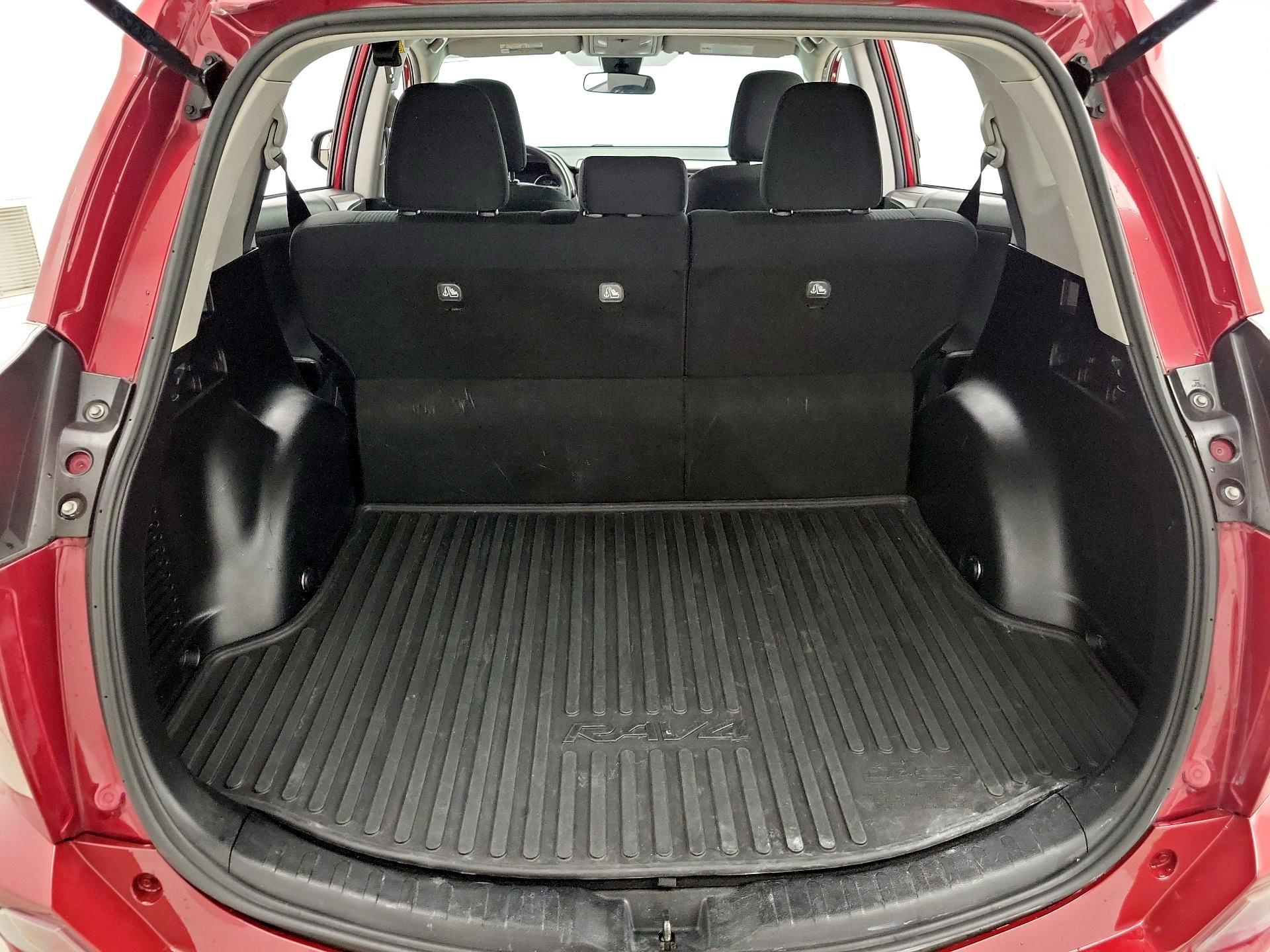 Thumbnail: 2018 Toyota RAV4 - 20