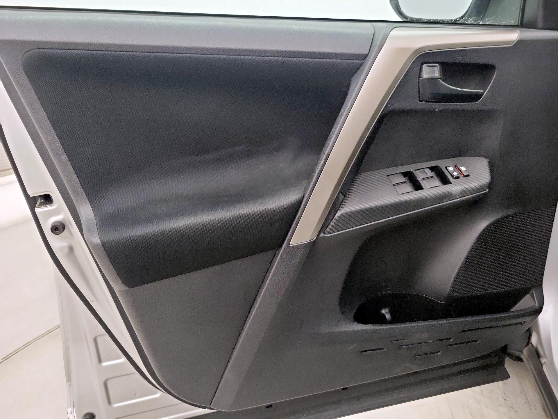 Thumbnail: 2015 Toyota RAV4 - 12