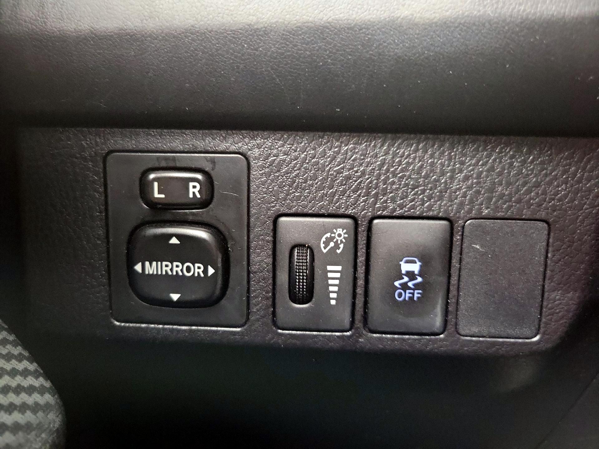 Thumbnail: 2015 Toyota RAV4 - 13