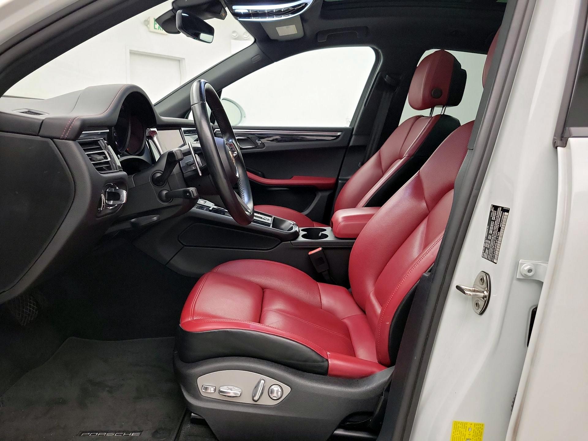 Thumbnail: 2024 Porsche Macan - 11