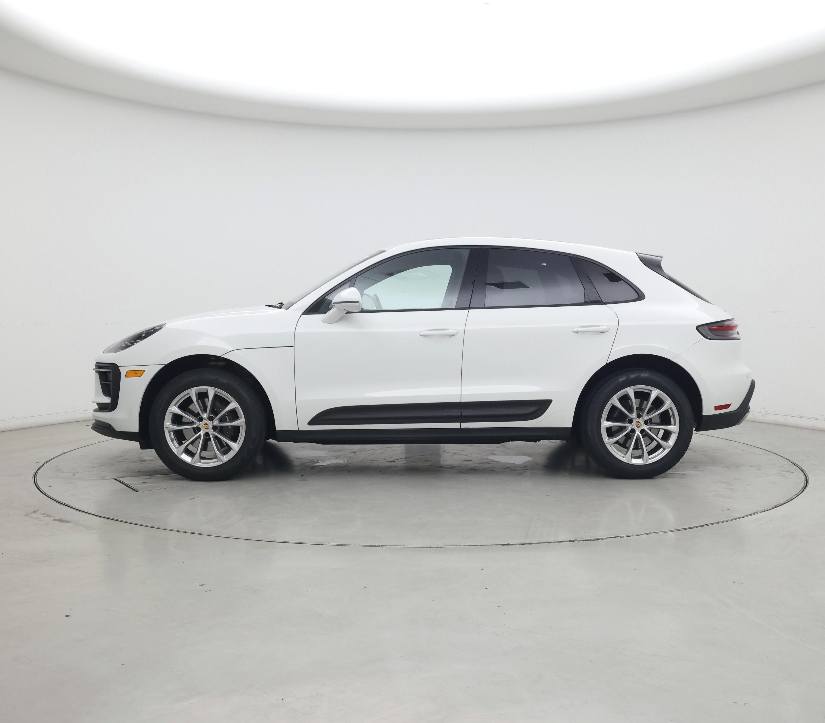 Thumbnail: 2024 Porsche Macan - 3