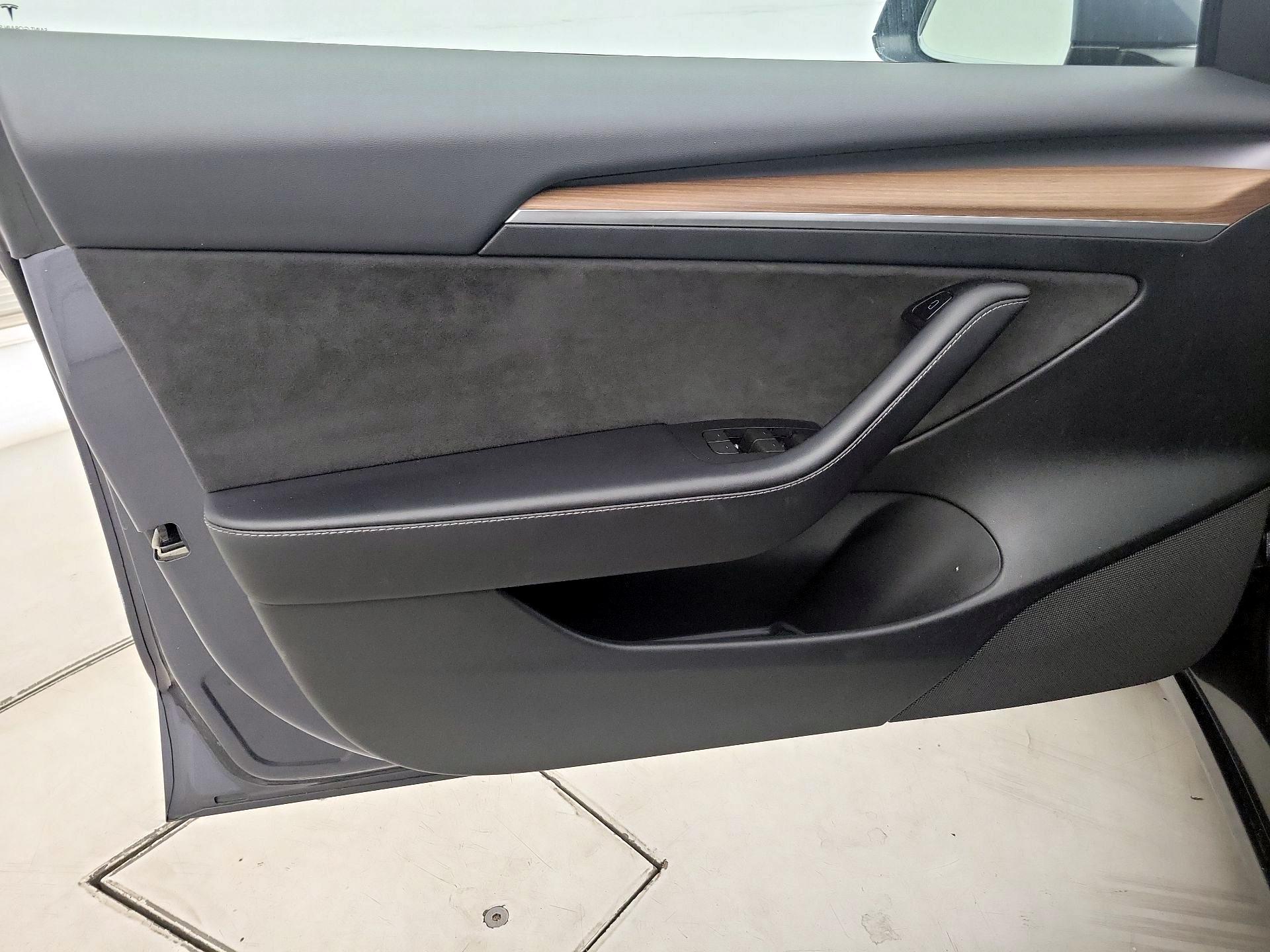 Thumbnail: 2023 Tesla Model 3 - 12