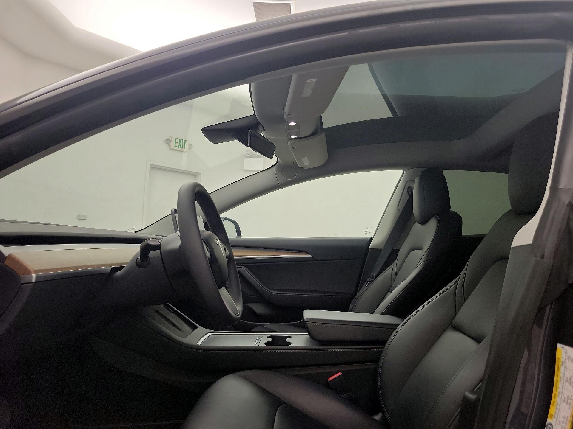 Thumbnail: 2023 Tesla Model 3 - 19