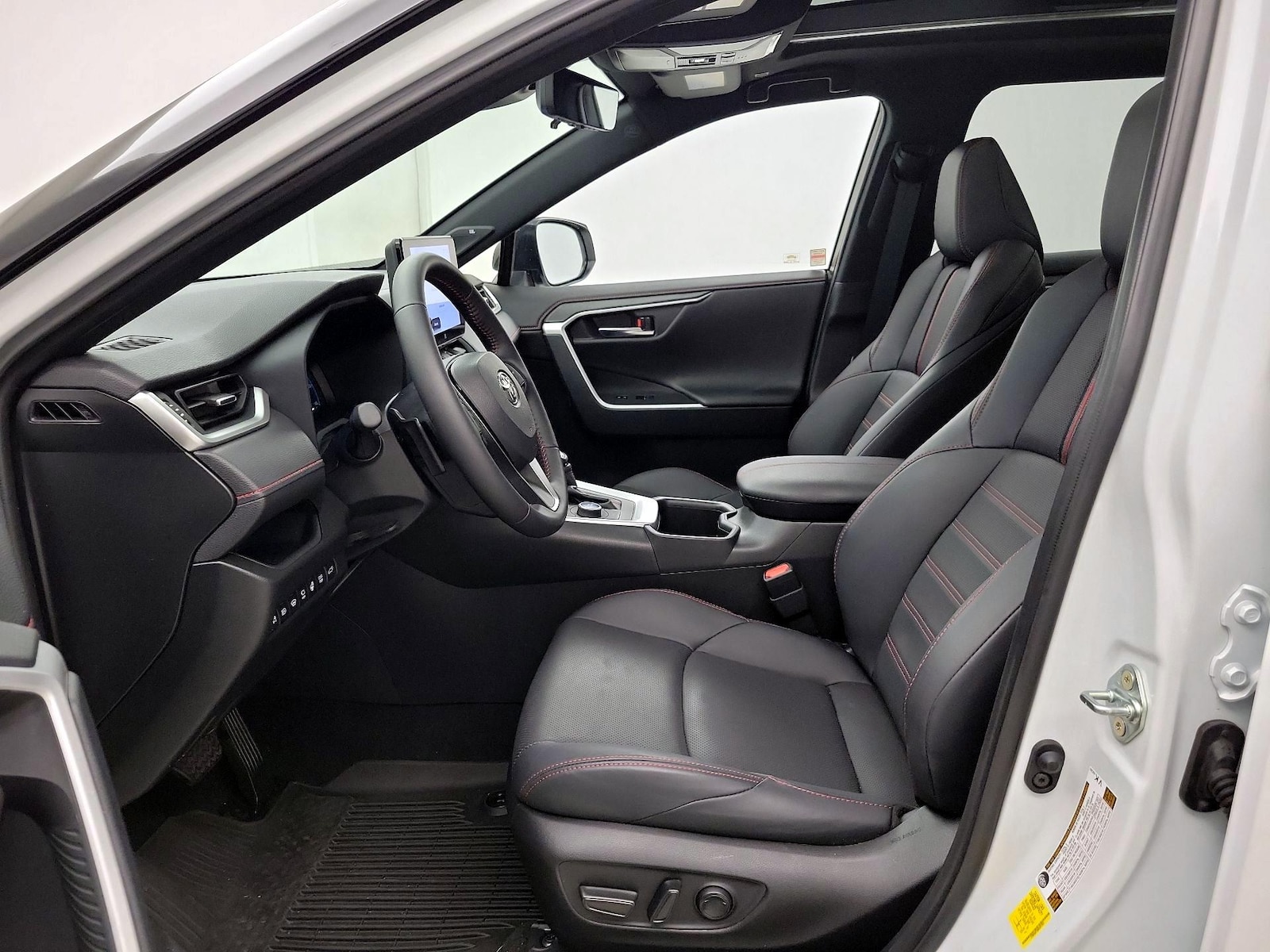 2025 Toyota RAV4 XSE - Photo 12