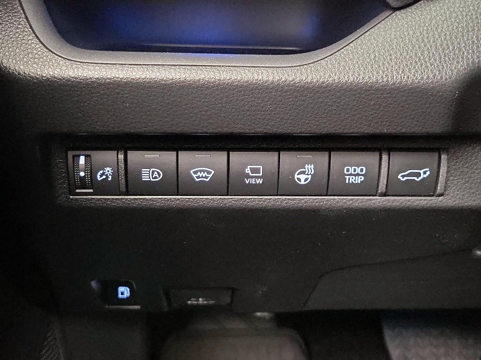 2025 Toyota RAV4 XSE - Photo 14