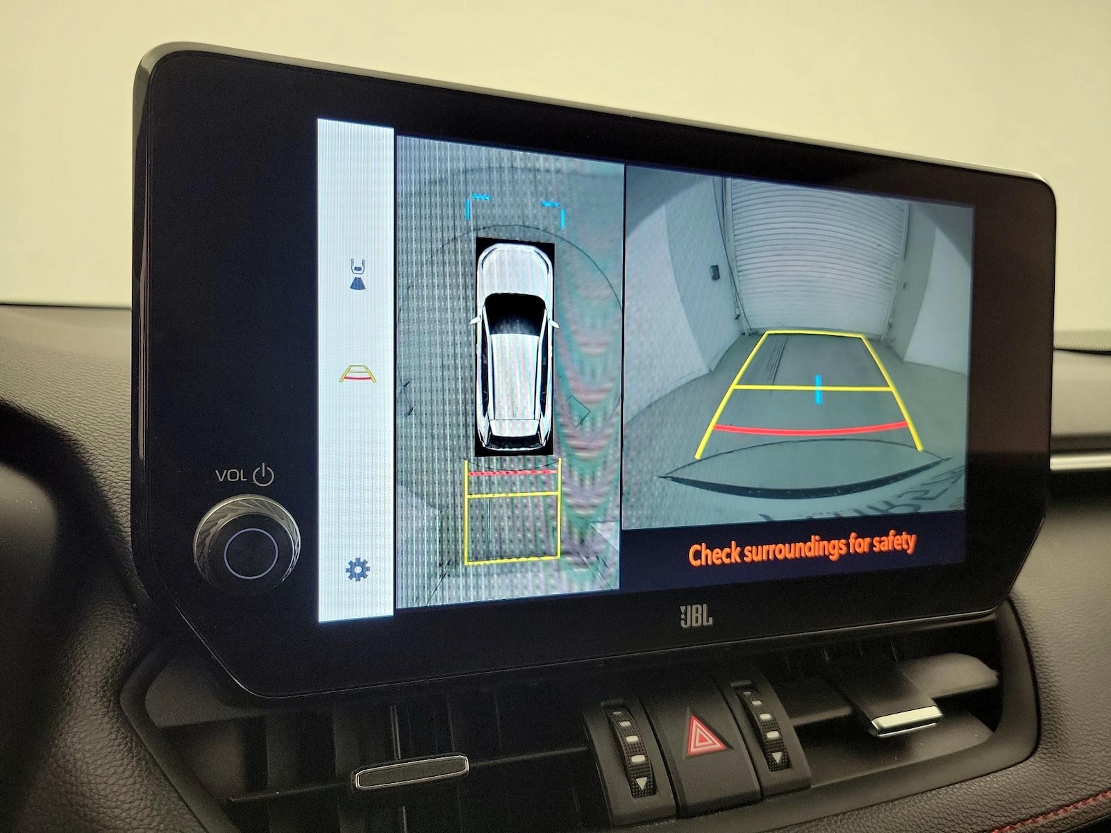 2025 Toyota RAV4 XSE - Photo 15