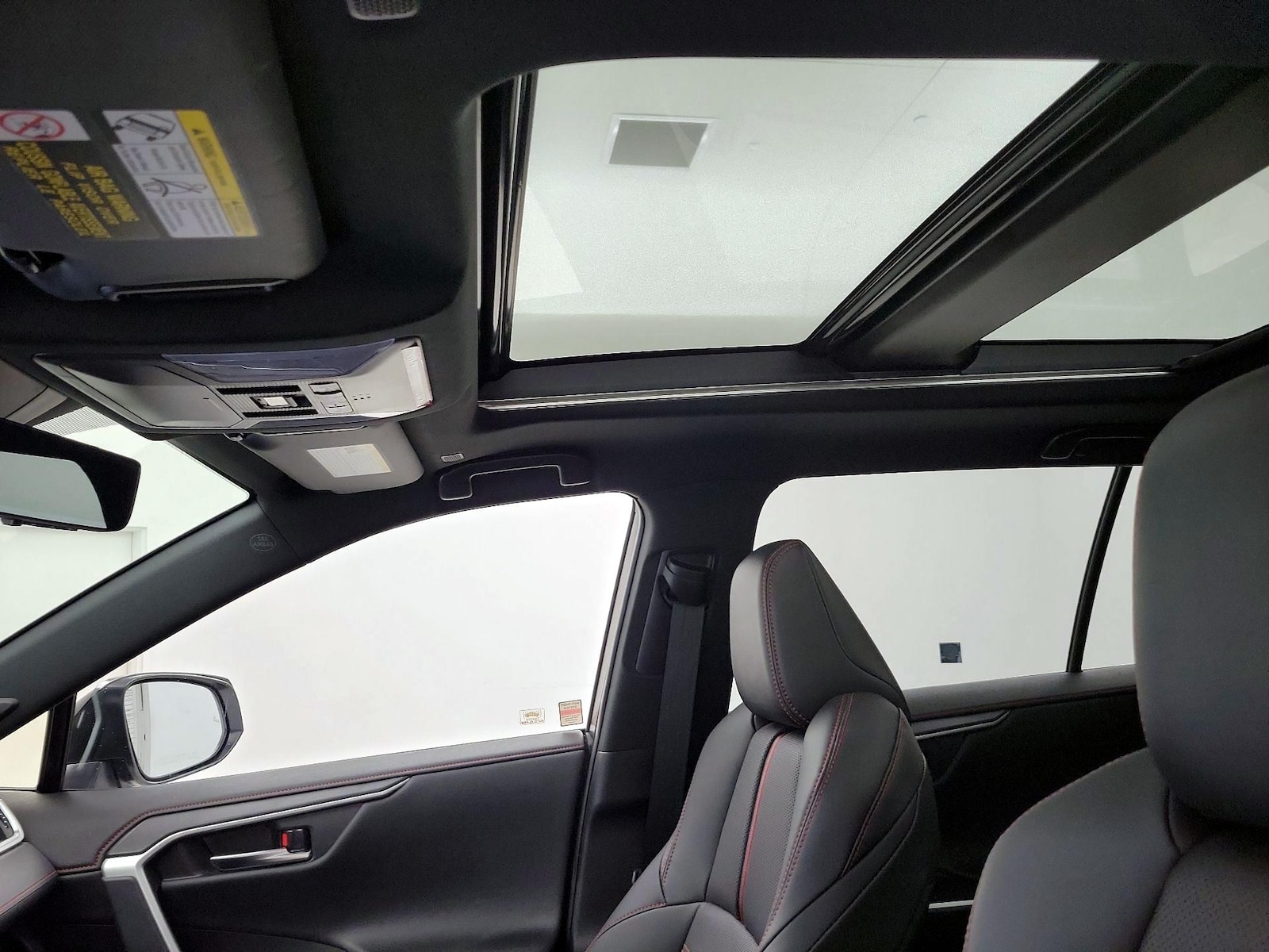 2025 Toyota RAV4 XSE - Photo 20