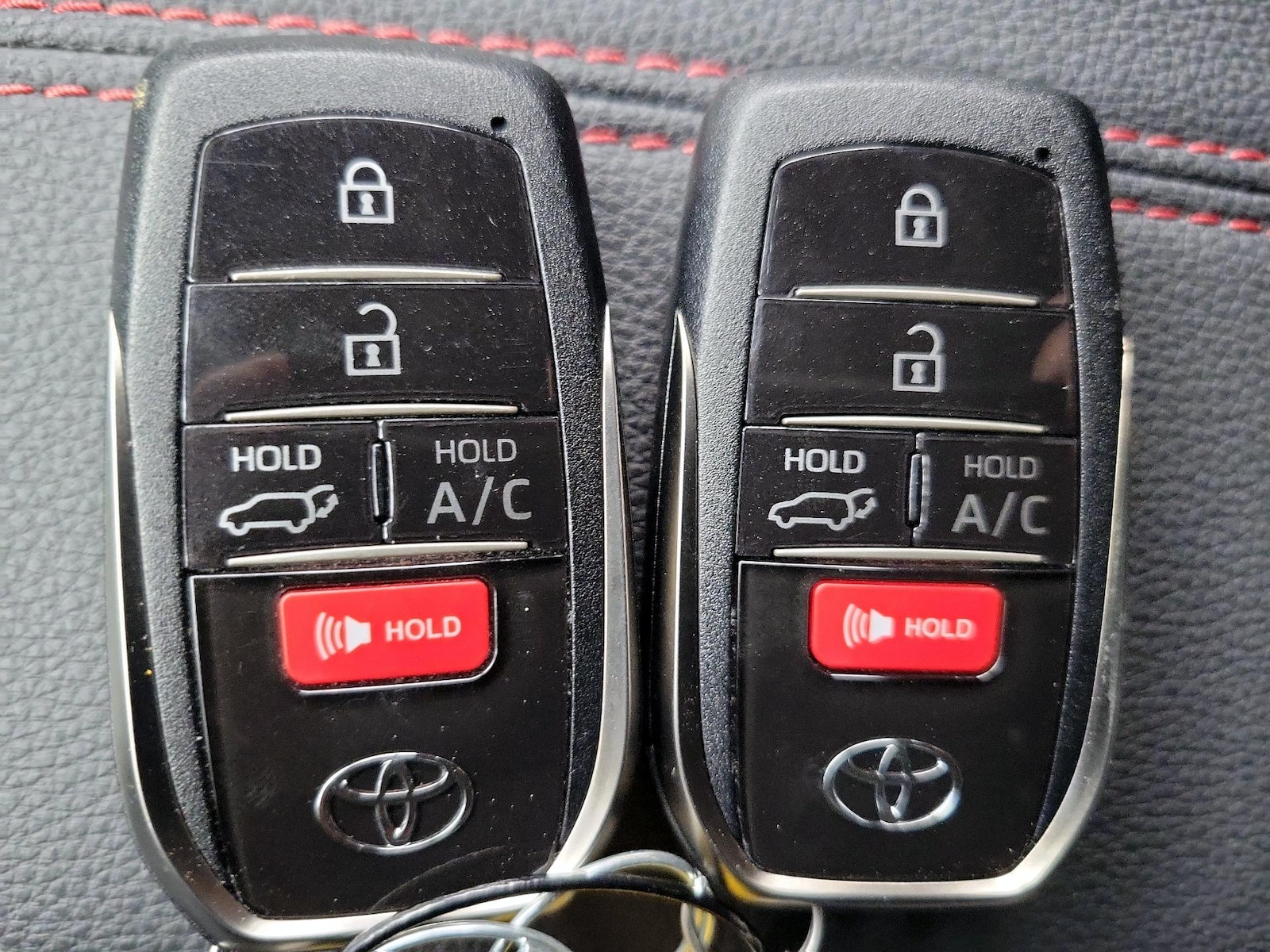 2025 Toyota RAV4 XSE - Photo 25