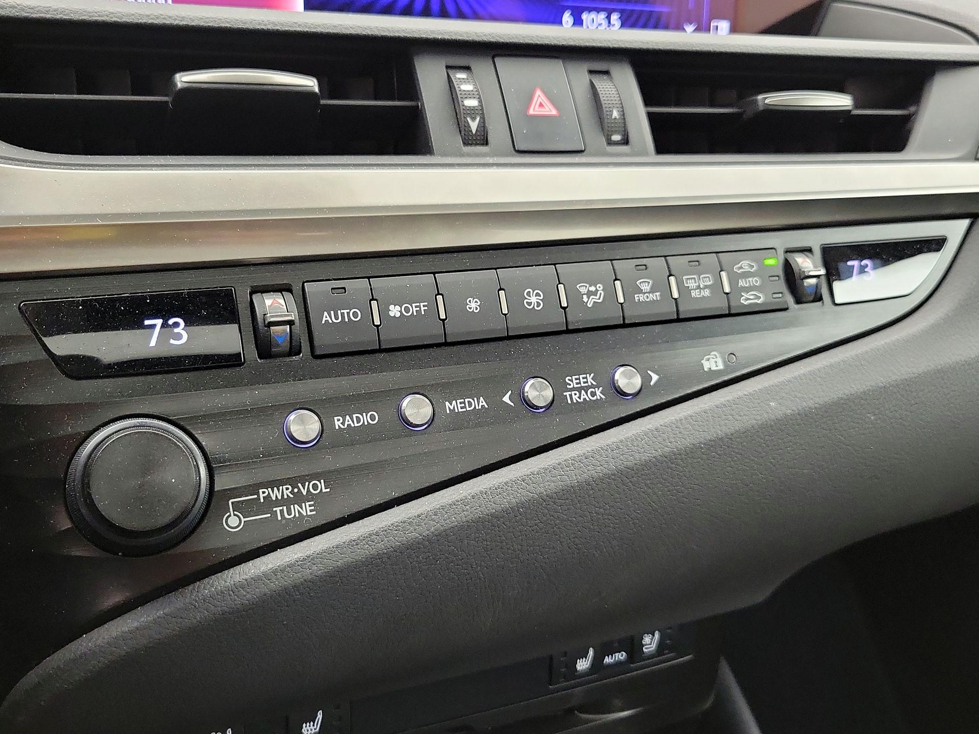 Thumbnail: 2019 Lexus ES - 17