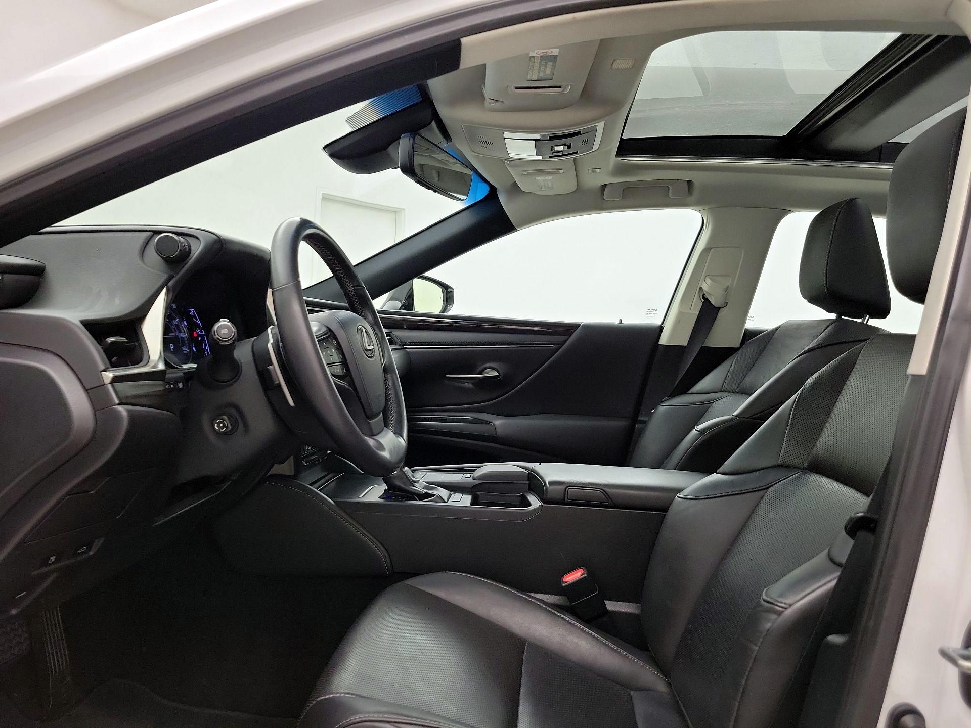Thumbnail: 2019 Lexus ES - 20