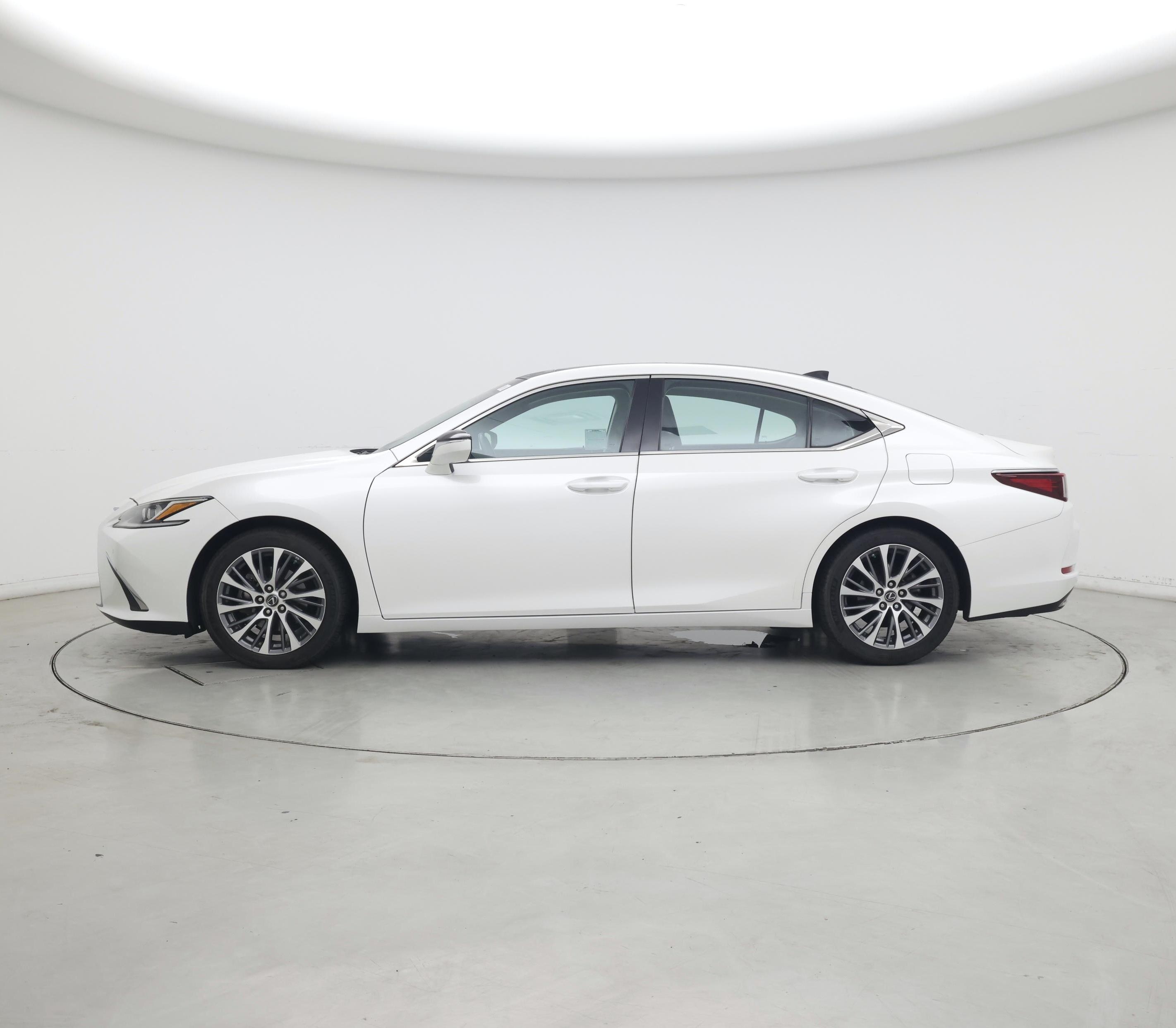 Thumbnail: 2019 Lexus ES - 3