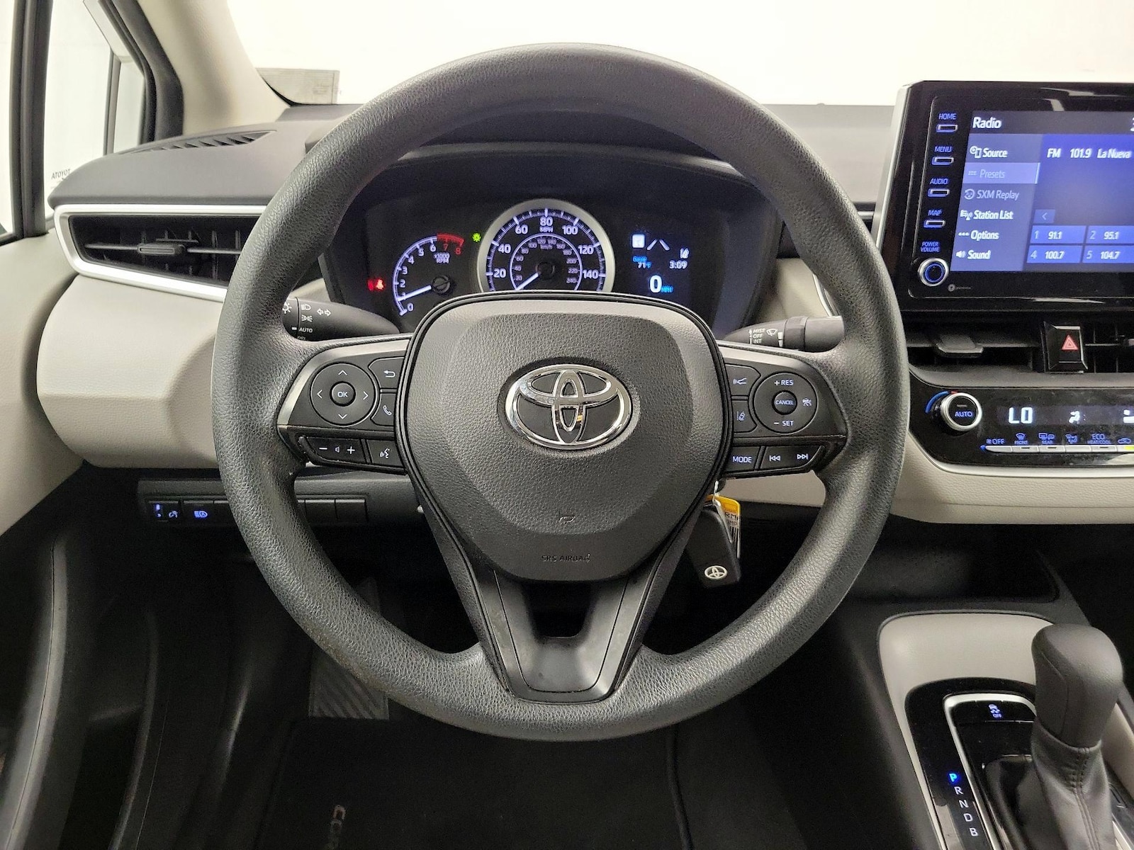 2021 Toyota Corolla LE - Photo 11