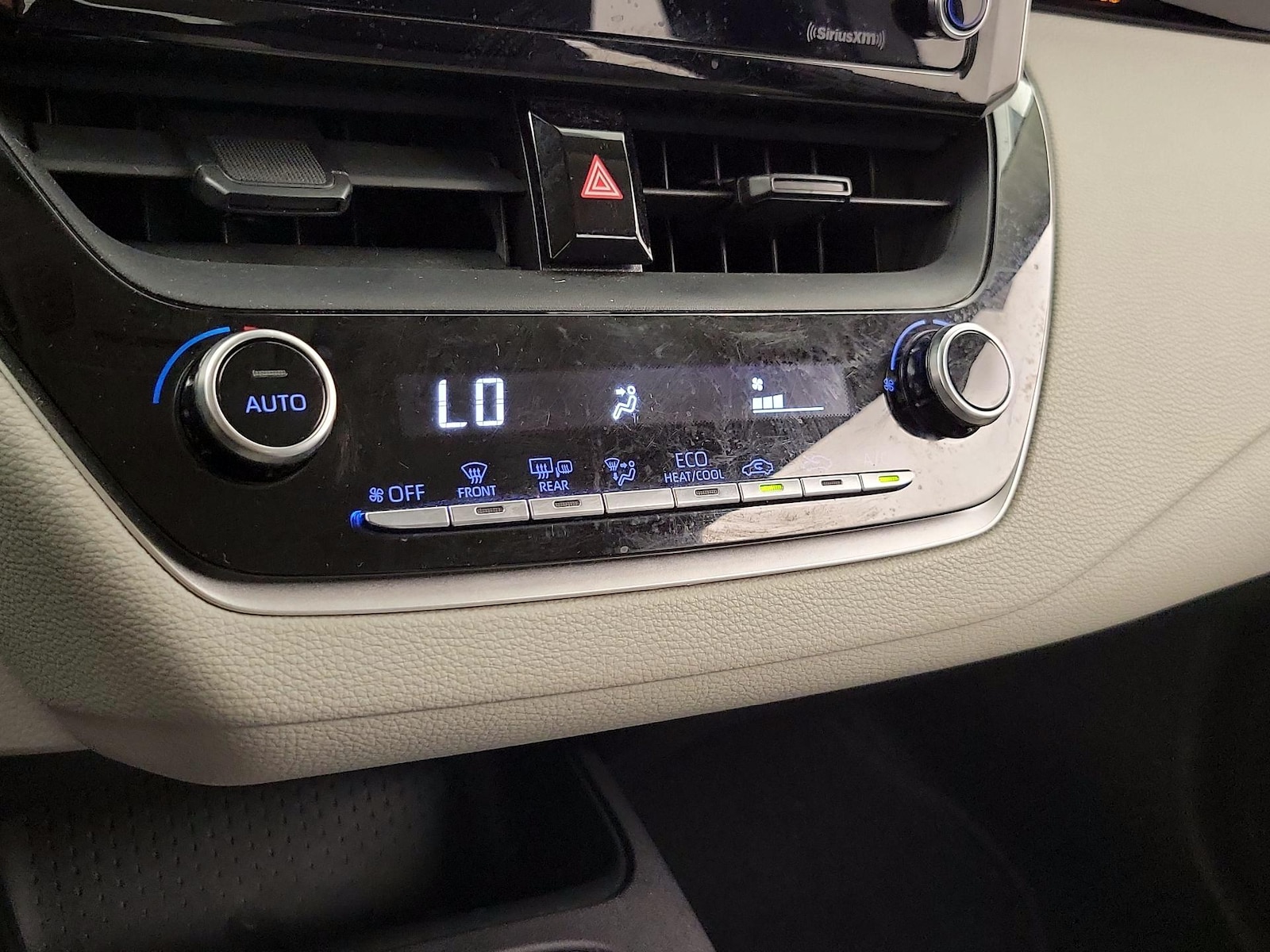 2021 Toyota Corolla LE - Photo 17