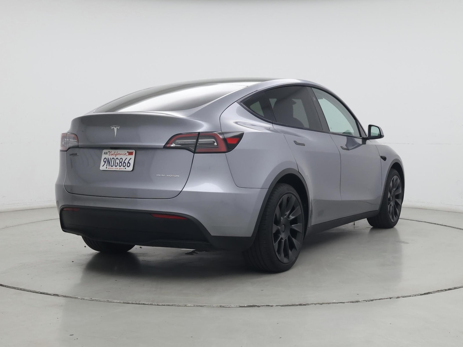 2024 Tesla Model Y Long Range - Photo 9