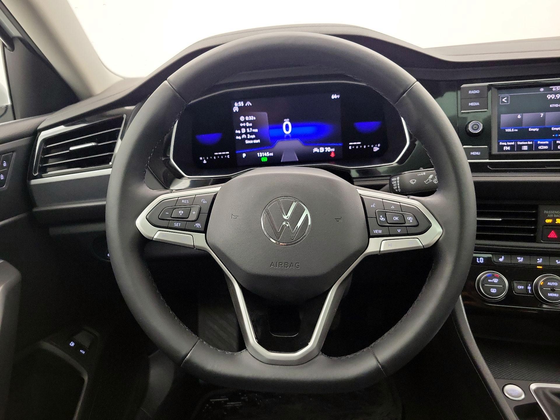 Thumbnail: 2022 Volkswagen Jetta - 10