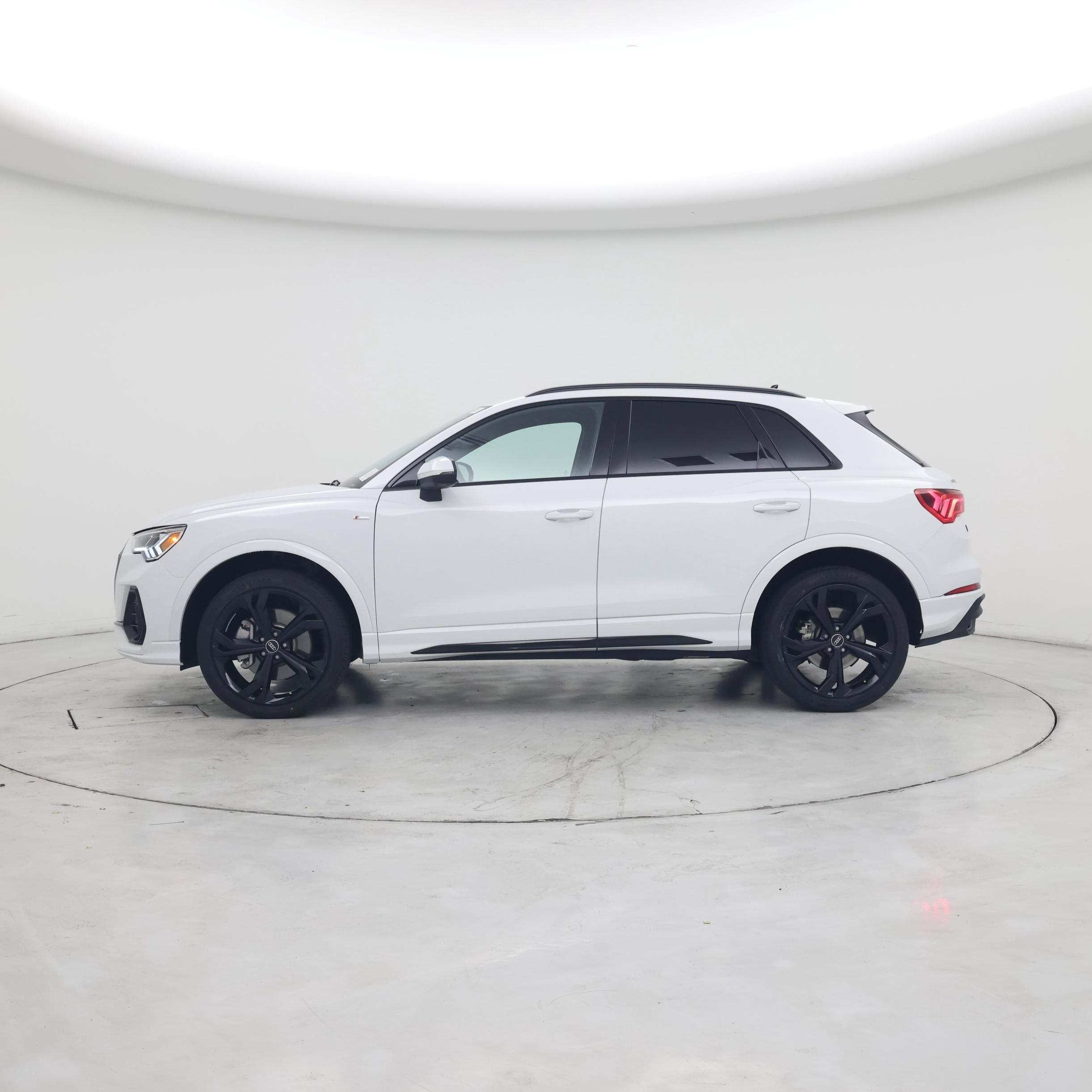 Thumbnail: 2024 Audi Q3 - 3