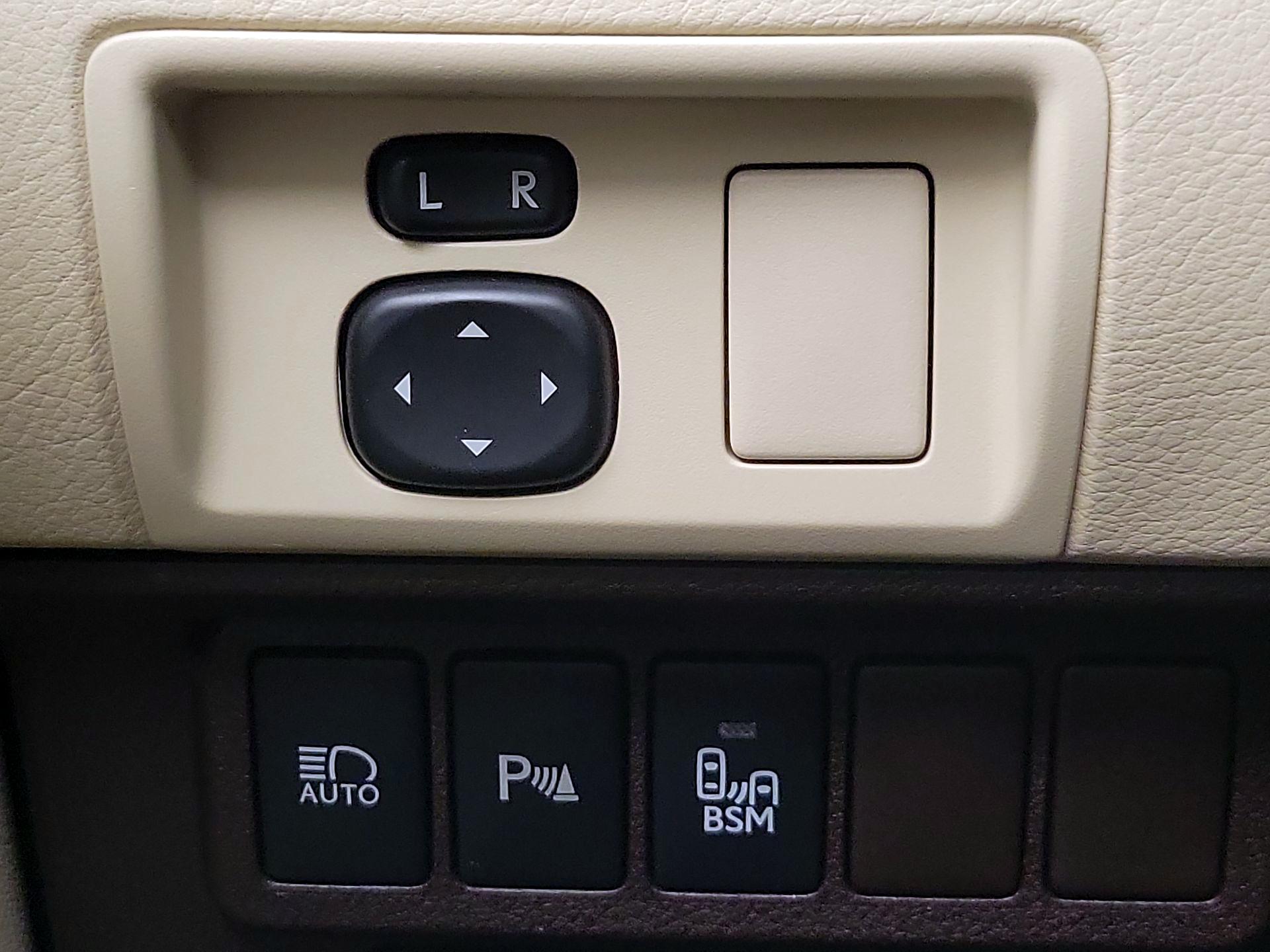 Thumbnail: 2018 Lexus ES - 13