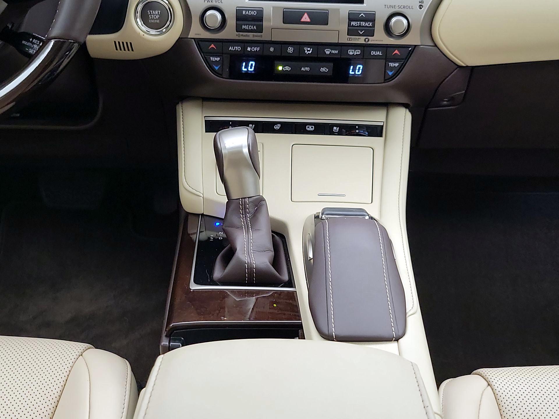 Thumbnail: 2018 Lexus ES - 18